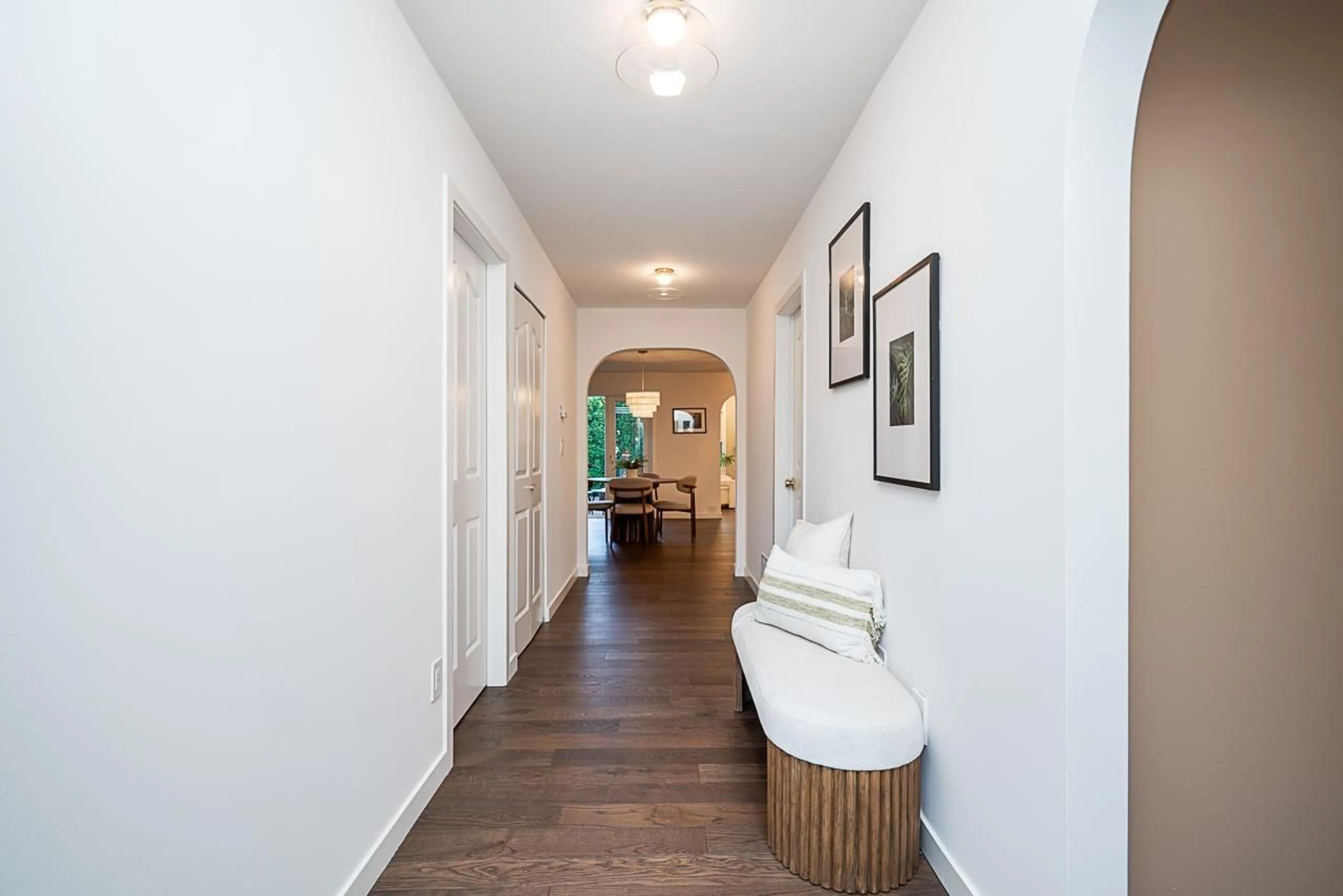 Indoor entryway for 15512 112 AVENUE, Surrey British Columbia V3R6H1