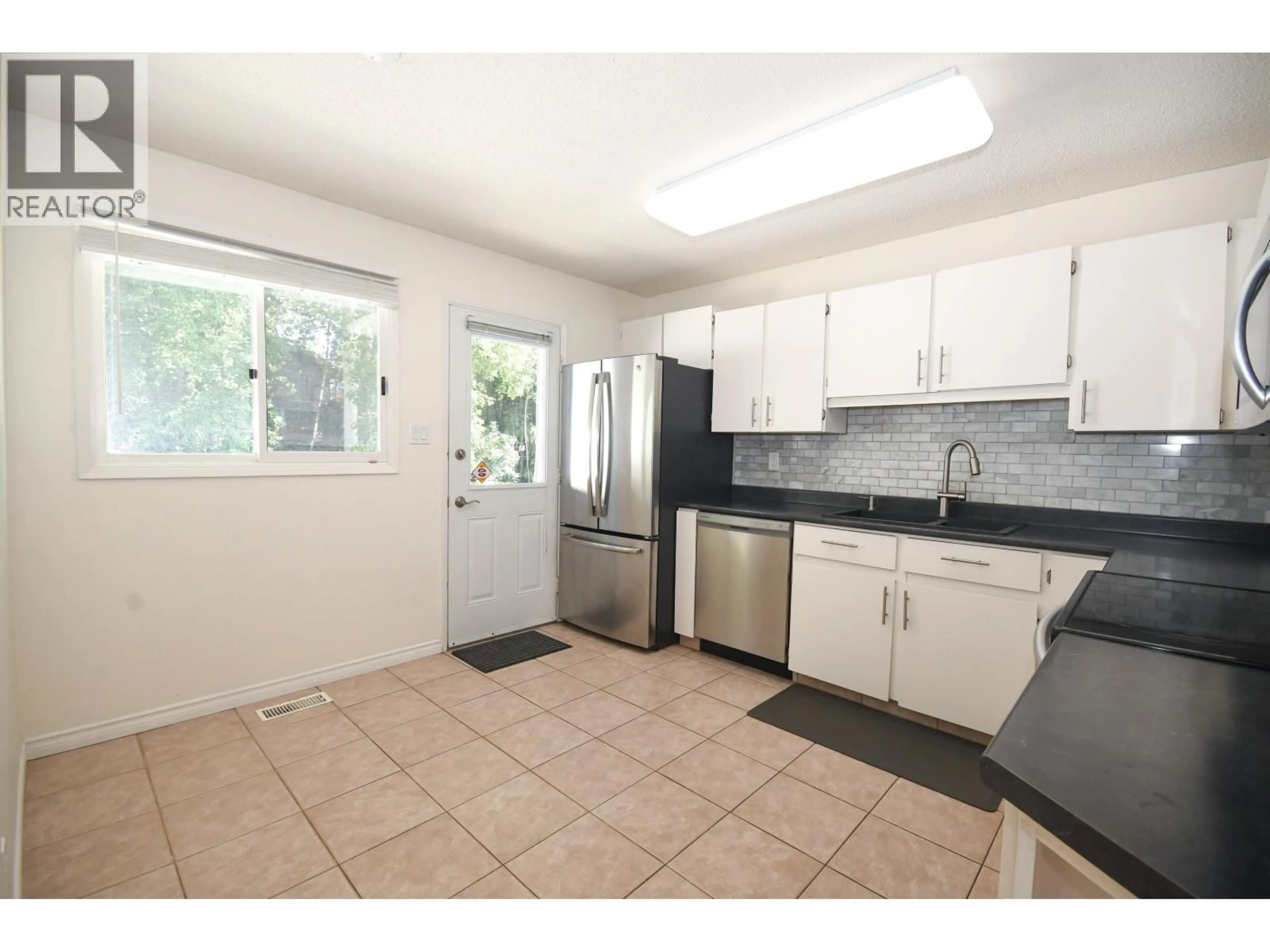 Standard kitchen, unknown for 8284 ST LAWRENCE AVENUE, Prince George British Columbia V2N4K8