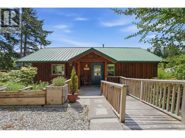 4371 FRANCIS PENINSULA ROAD, Madeira Park 2