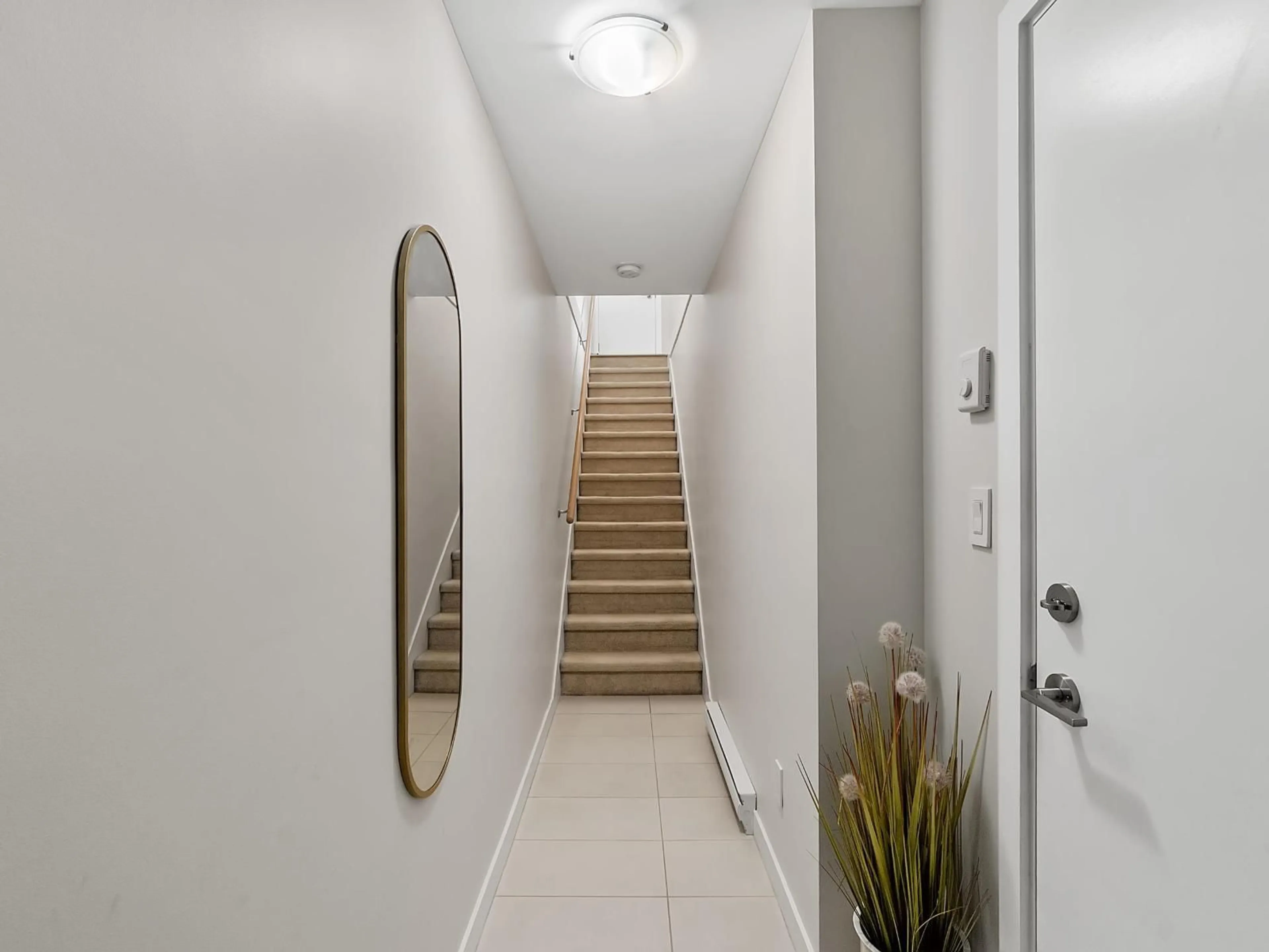 Indoor entryway for 137 - 32633 SIMON AVENUE, Abbotsford British Columbia V2T0G9