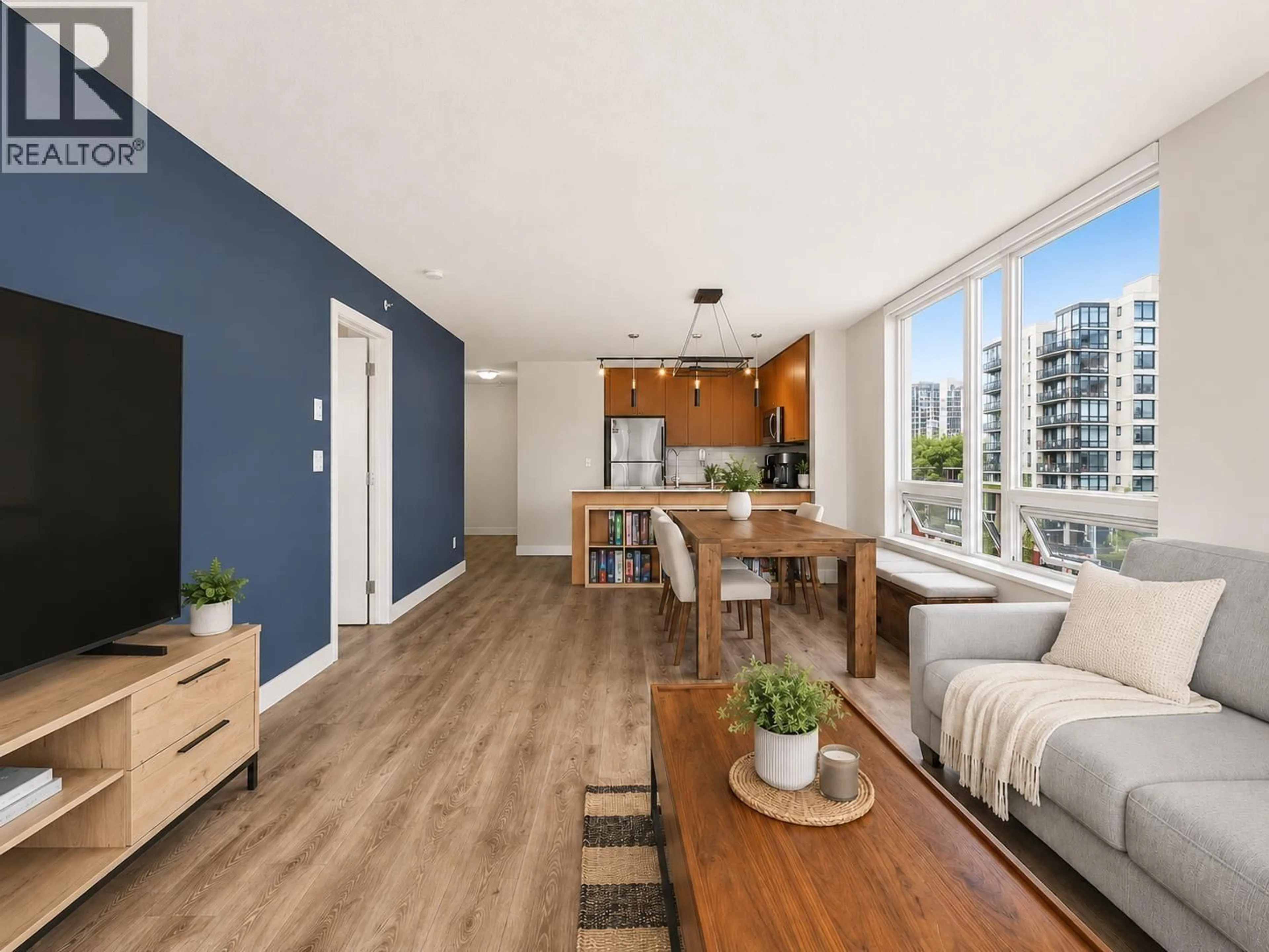 Living room with furniture, wood/laminate floor for 701 - 39 SIXTH STREET, New Westminster British Columbia V3L0B3