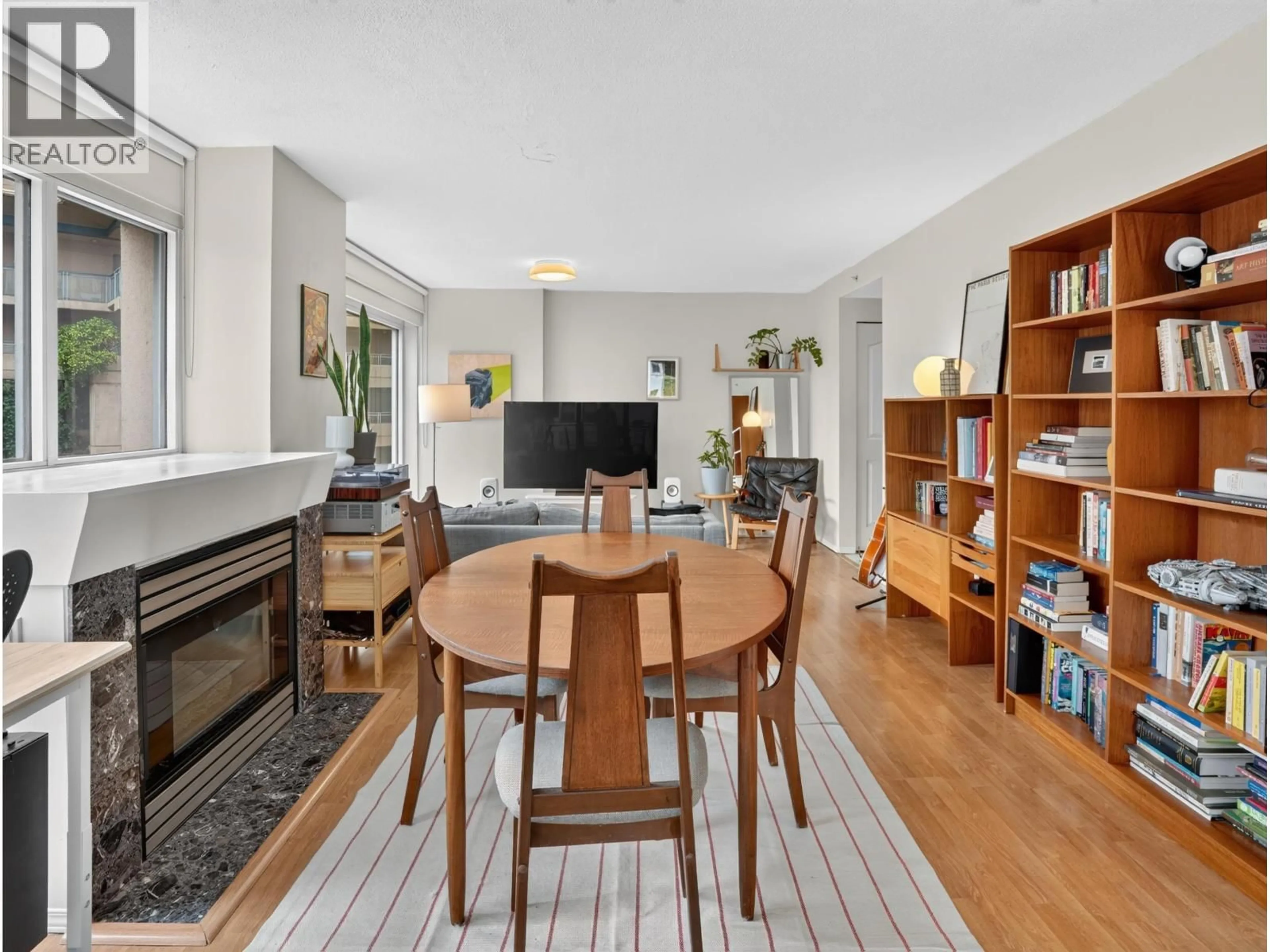 Living room with furniture, wood/laminate floor for 602 - 183 KEEFER PLACE, Vancouver British Columbia V6B6B9