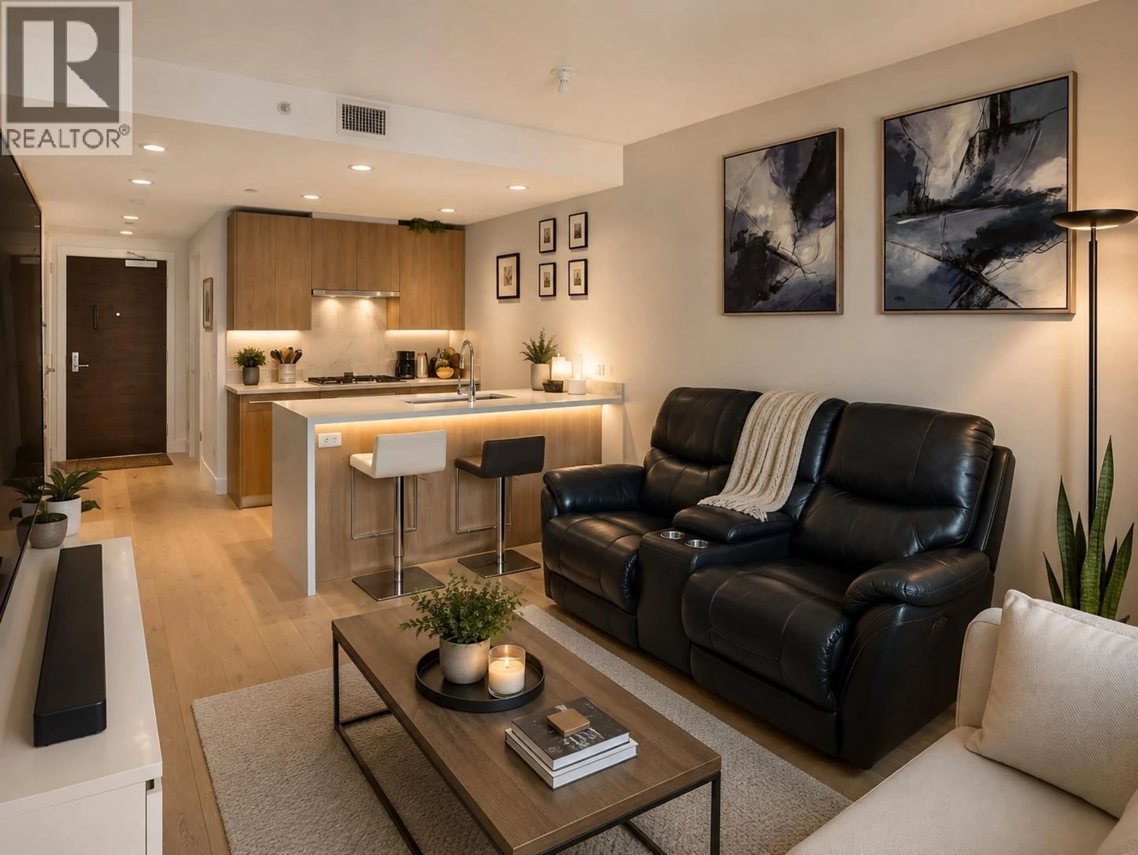 Living room with furniture, unknown for 902 - 1210 27TH STREET, North Vancouver British Columbia V7J0C5