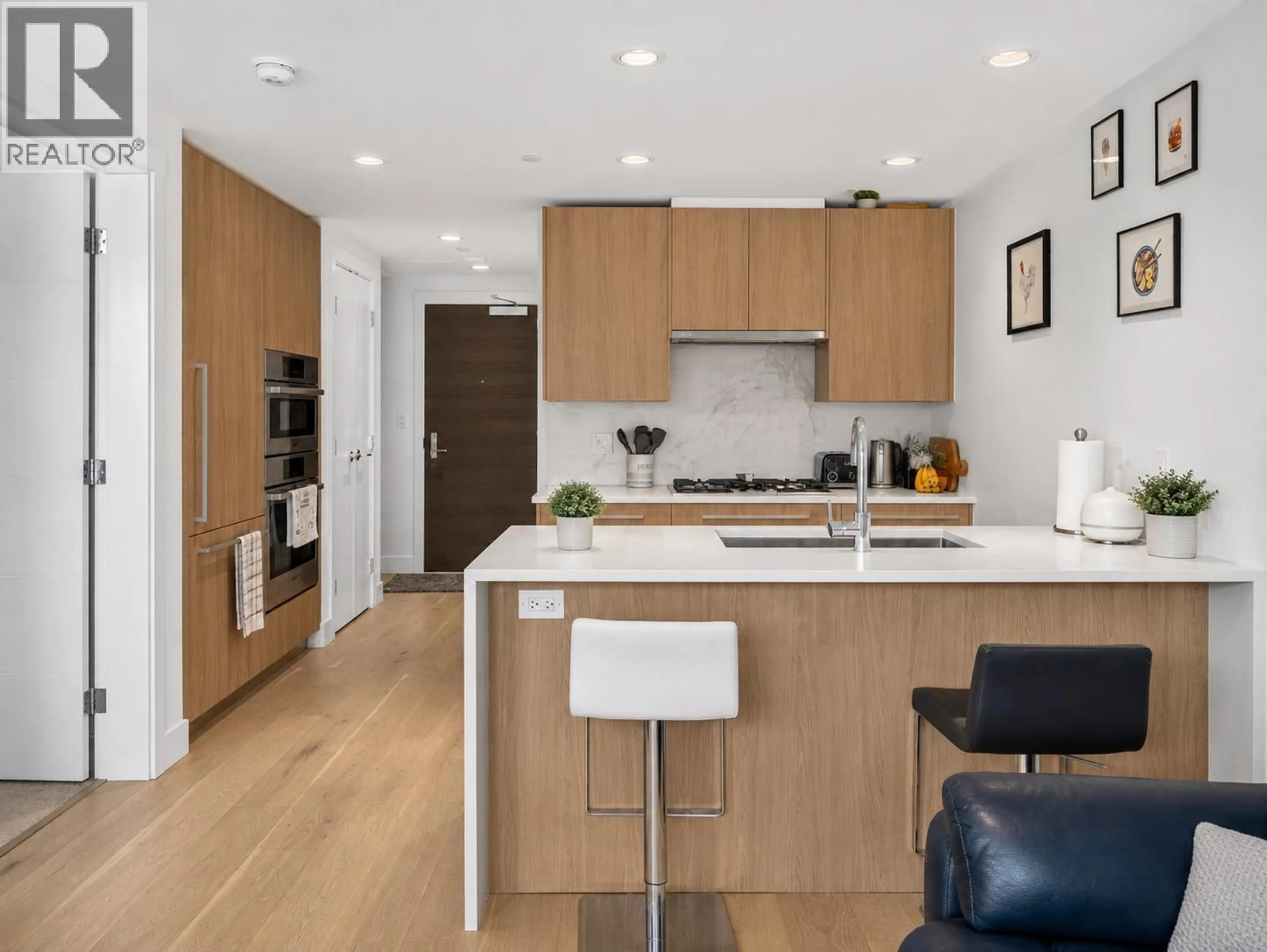 Open concept kitchen, wood/laminate floor for 902 - 1210 27TH STREET, North Vancouver British Columbia V7J0C5