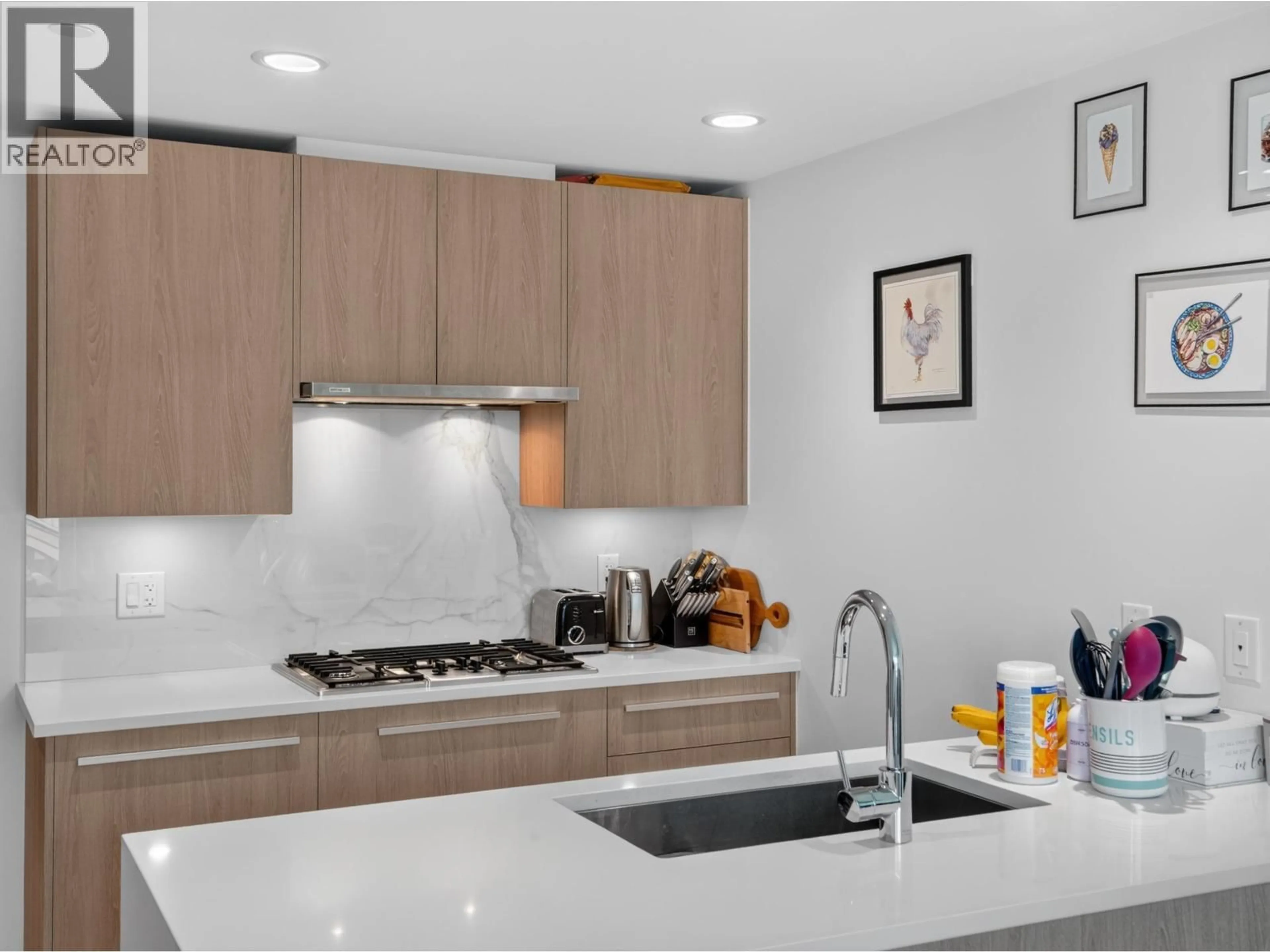 Contemporary kitchen, ceramic/tile floor for 902 - 1210 27TH STREET, North Vancouver British Columbia V7J0C5