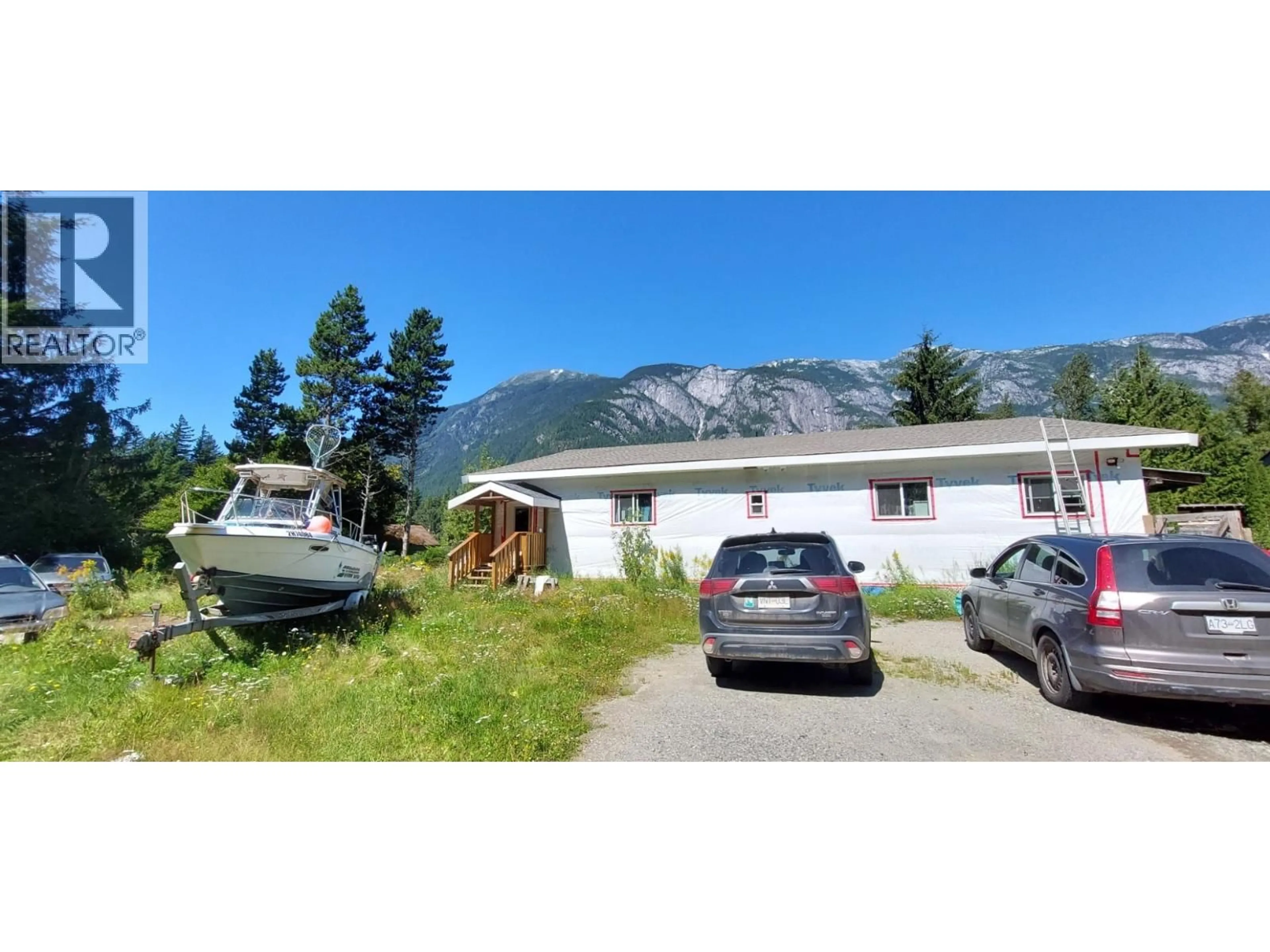 A pic from outside/outdoor area/front of a property/back of a property/a pic from drone, mountain view for 1276 MACKENZIE HIGHWAY, Bella Coola British Columbia V0T1C0
