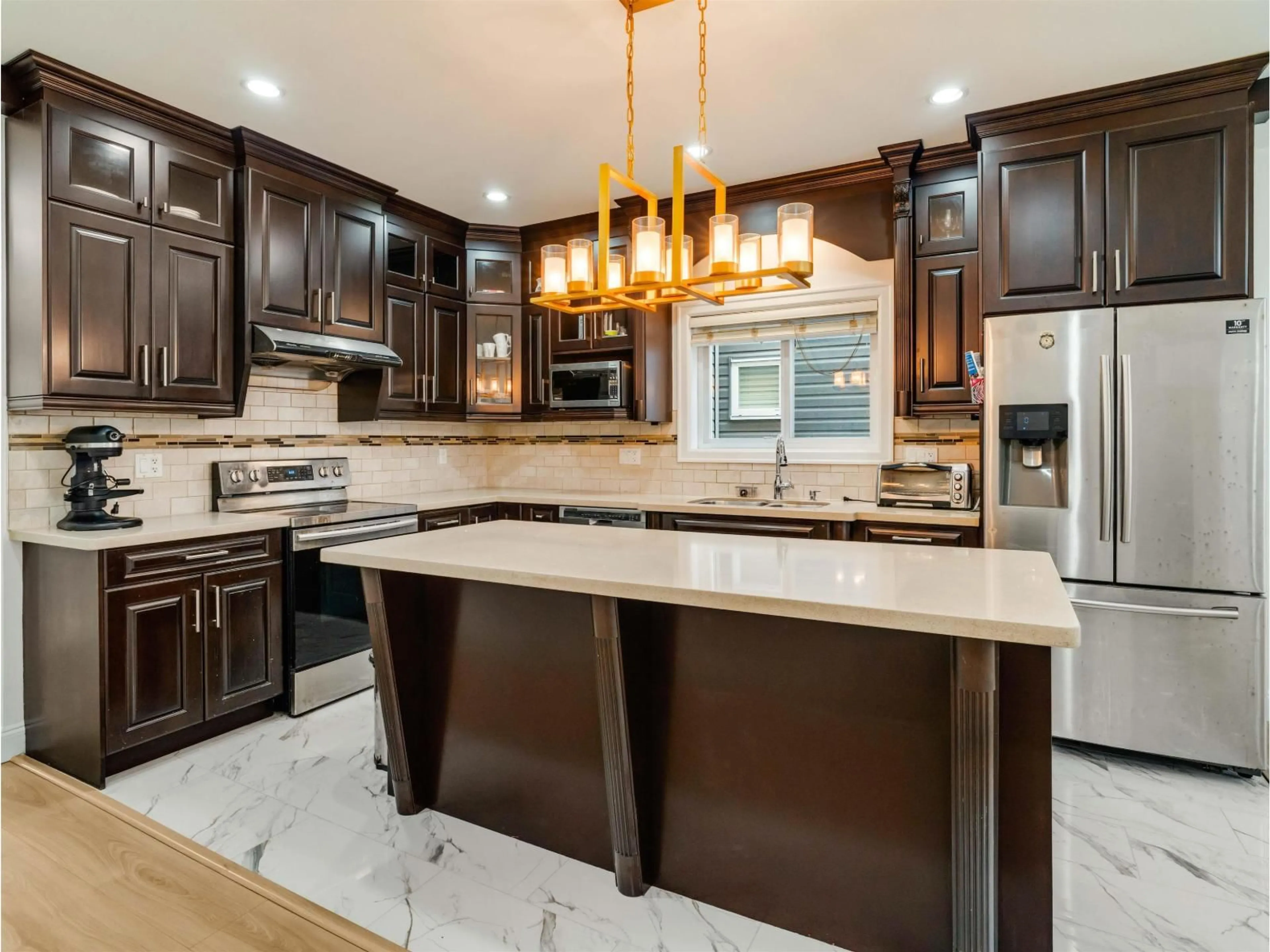 Open concept kitchen, ceramic/tile floor for 12861 59 AVENUE, Surrey British Columbia V3X1T3