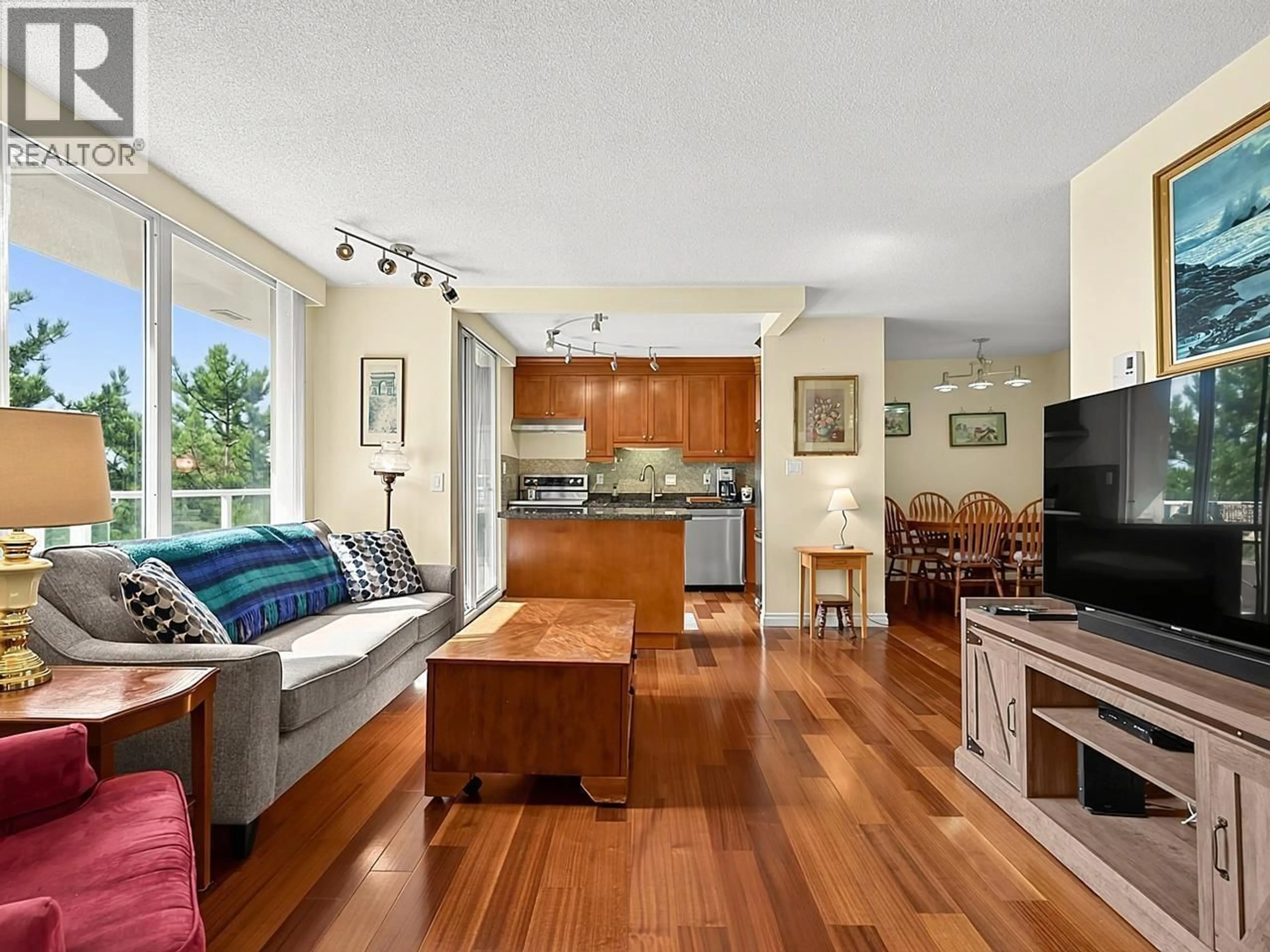 Living room with furniture, wood/laminate floor for 303 - 412 TWELFTH STREET, New Westminster British Columbia V3M6R2