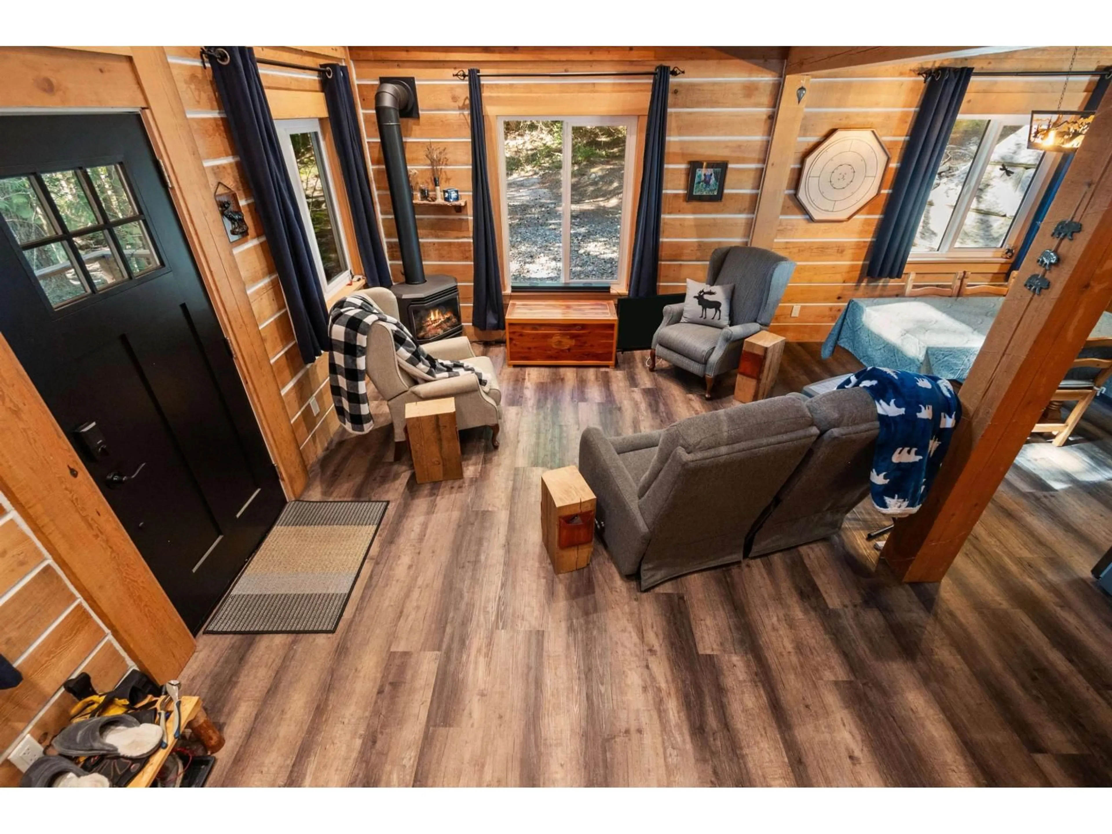 Living room with furniture, wood/laminate floor for H68 STRAWBERRY LANE, Sunshine Valley British Columbia V0X1L5