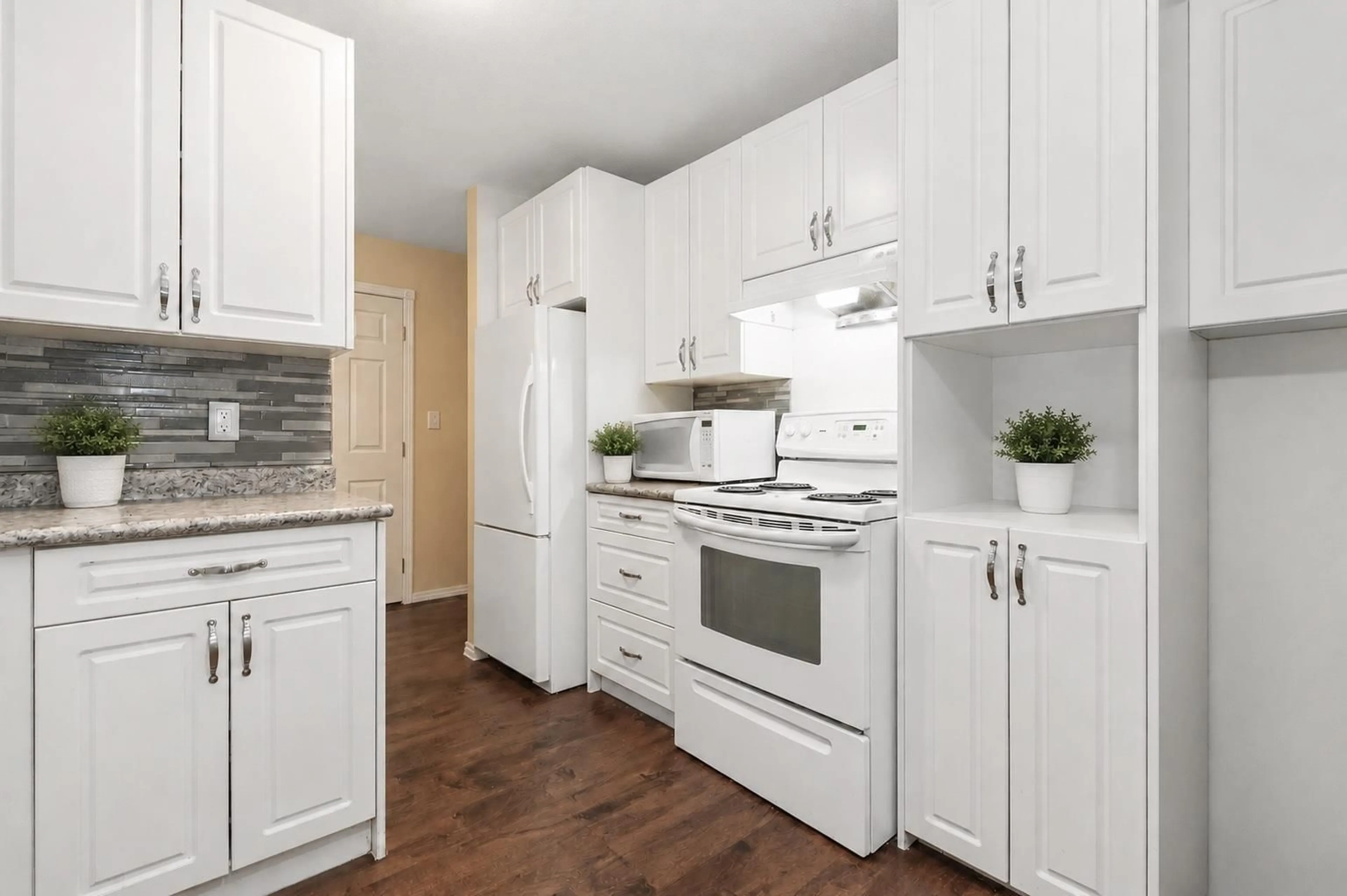 Standard kitchen, unknown for 109 - 9175 MARY STREET, Chilliwack British Columbia V2P4H7