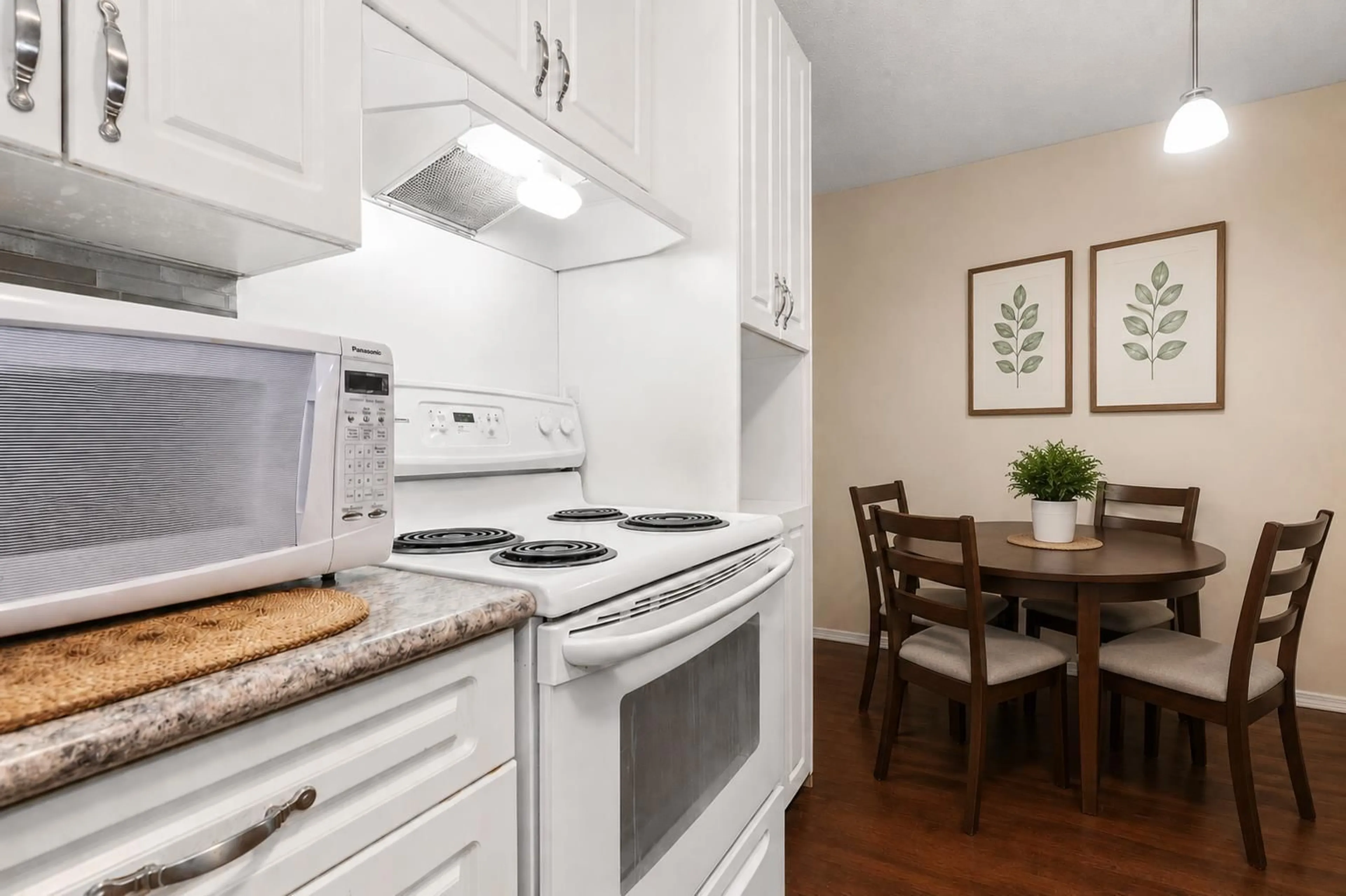 Standard kitchen, wood/laminate floor for 109 - 9175 MARY STREET, Chilliwack British Columbia V2P4H7