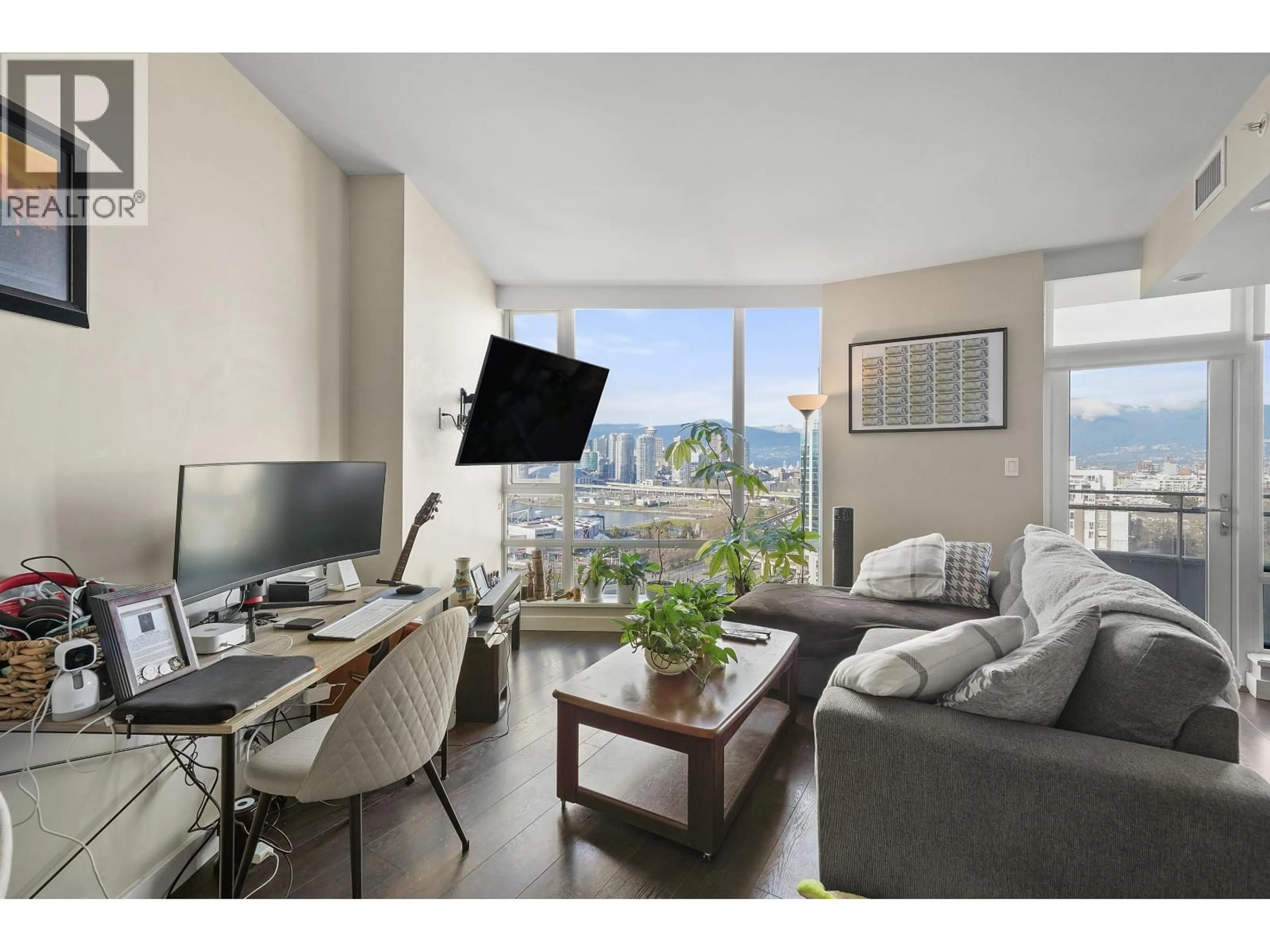 Living room with furniture, unknown for 1915 - 1618 QUEBEC STREET, Vancouver British Columbia V6A0C5