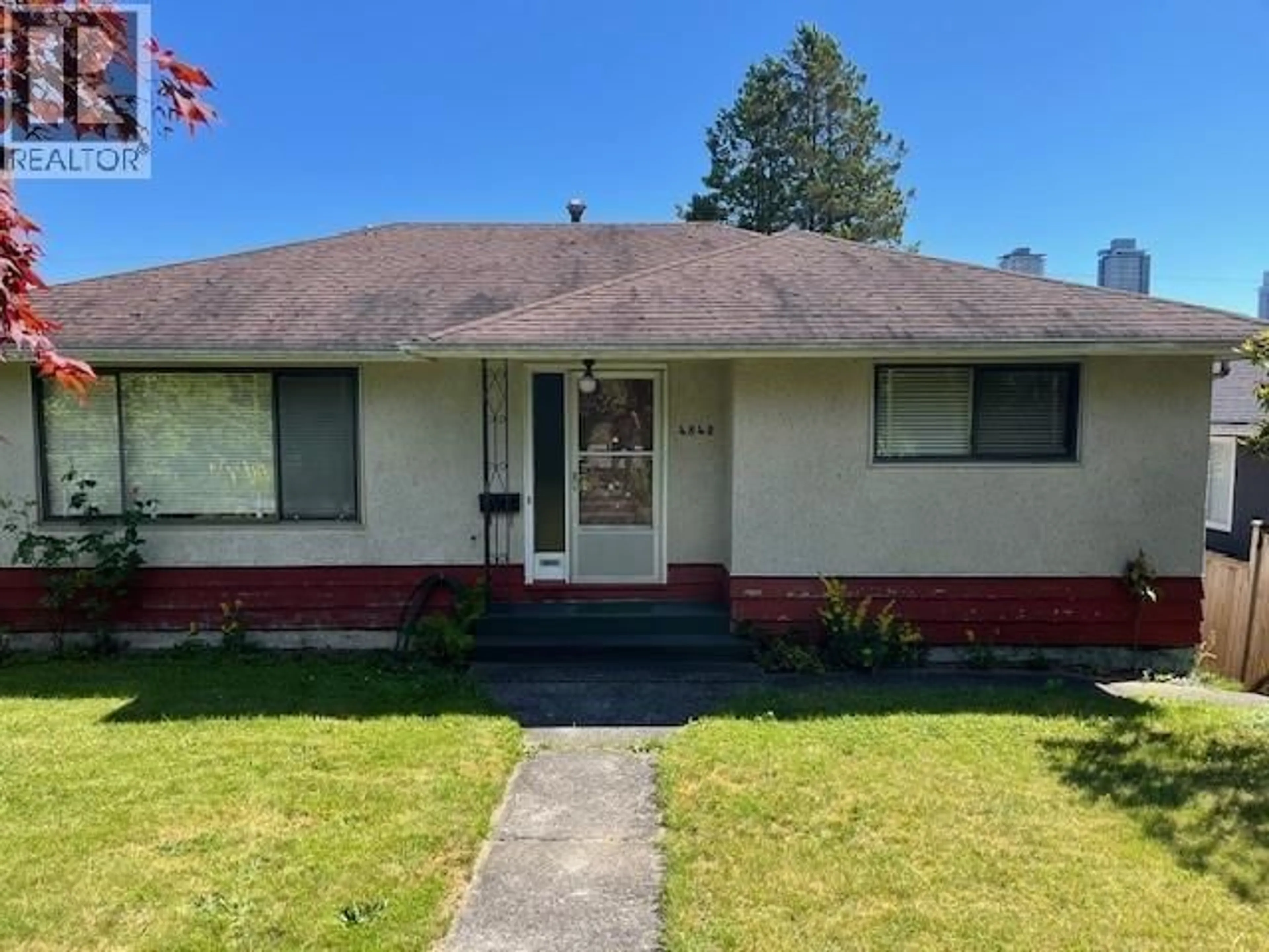 Home with vinyl exterior material, street for 4840 PARKER STREET, Burnaby British Columbia V5C3E3