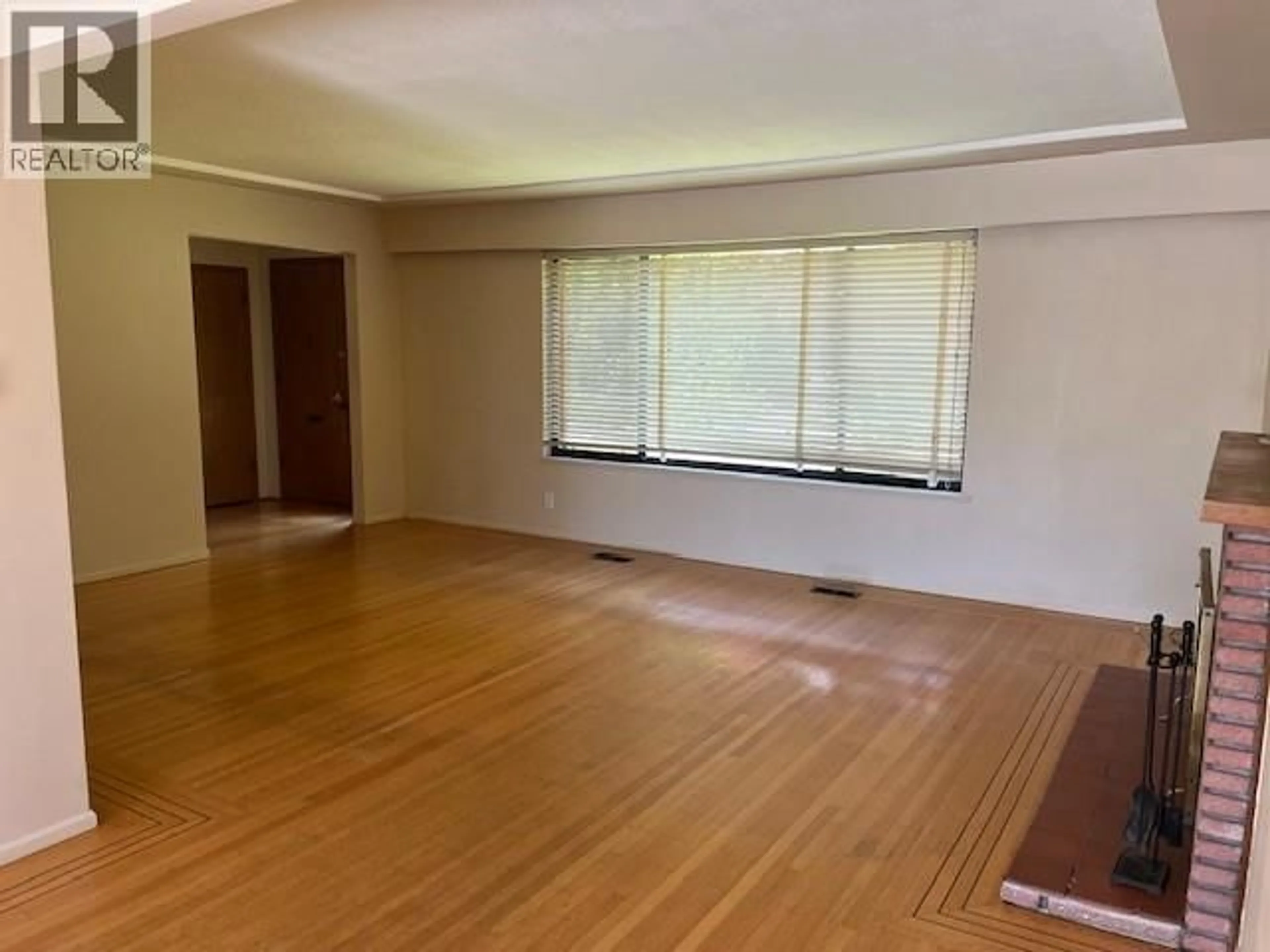A pic of a room for 4840 PARKER STREET, Burnaby British Columbia V5C3E3