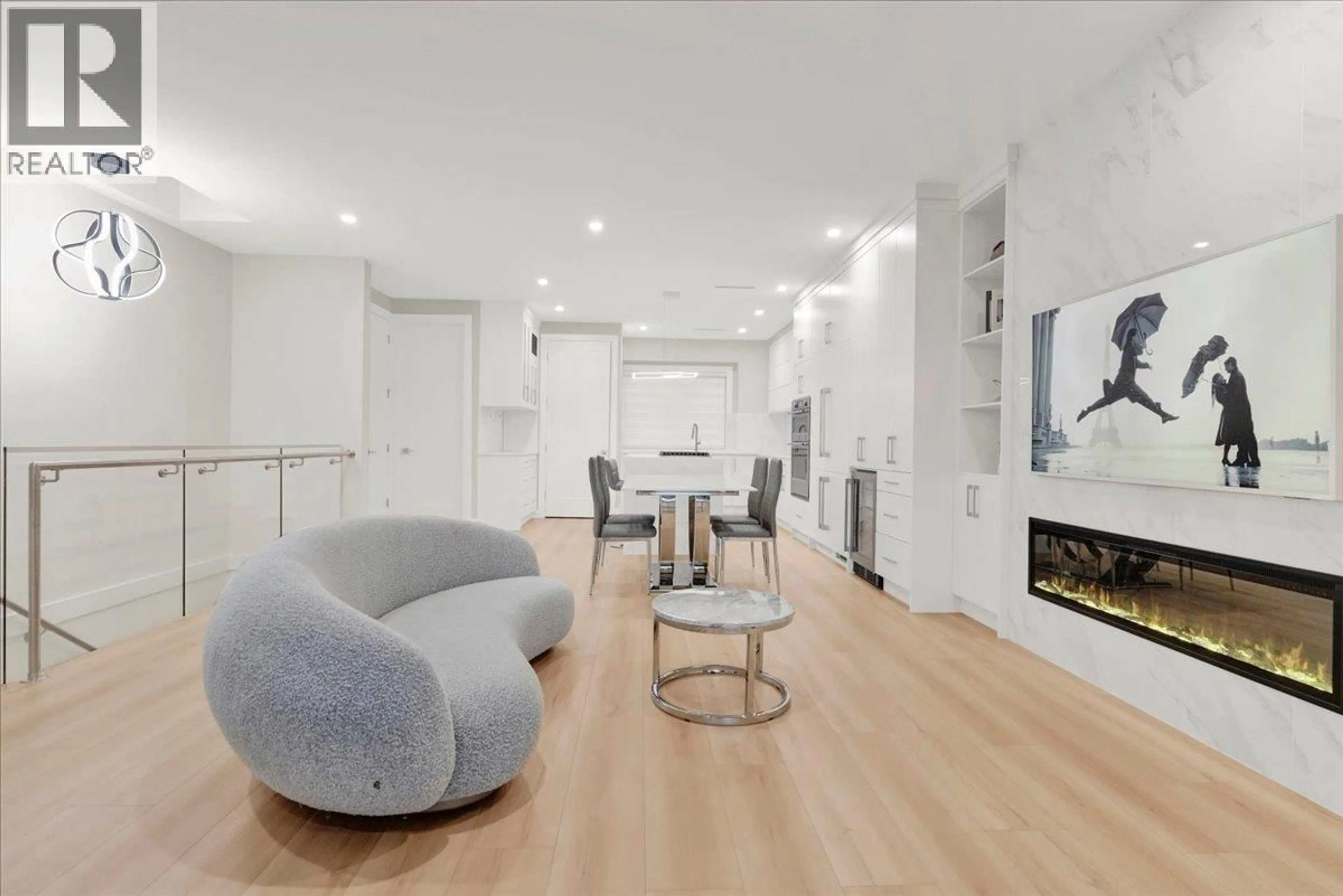 Living room with furniture, unknown for 2 - 7275 RIDGE DRIVE, Burnaby British Columbia V5A1B4