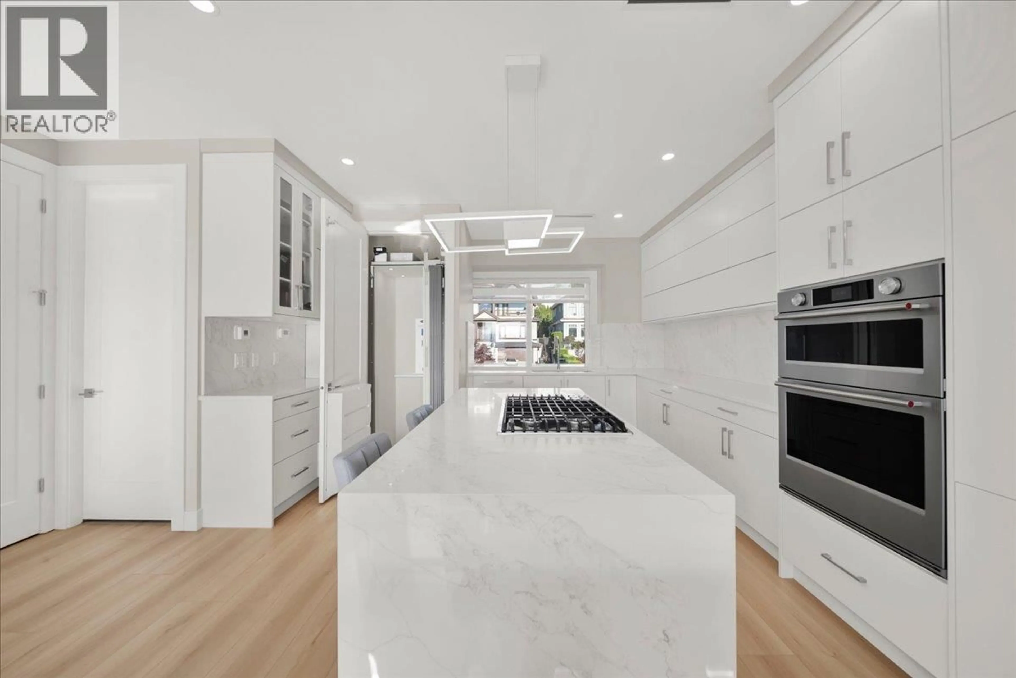 Contemporary kitchen, ceramic/tile floor for 2 - 7275 RIDGE DRIVE, Burnaby British Columbia V5A1B4