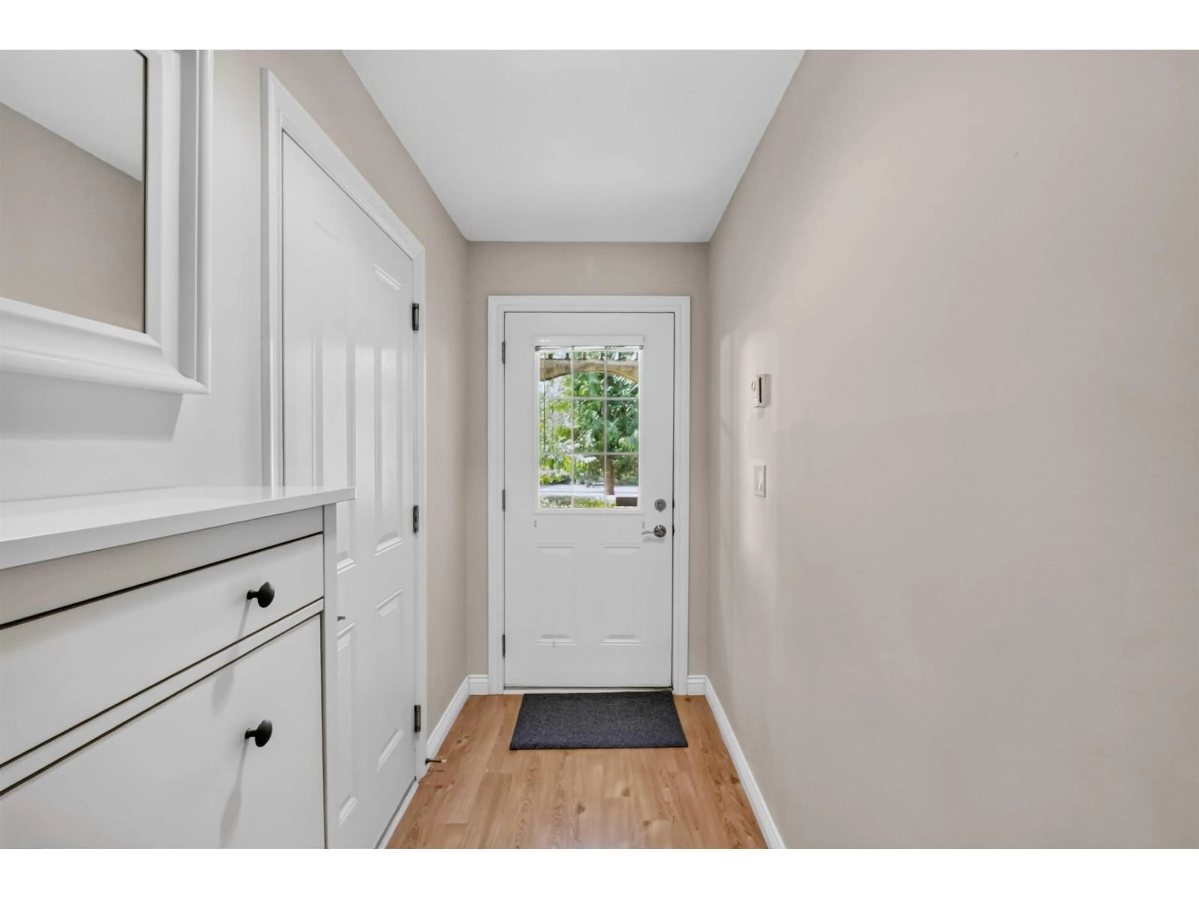 Indoor entryway for 37 - 20449 66 AVENUE, Langley British Columbia V2Y3C1