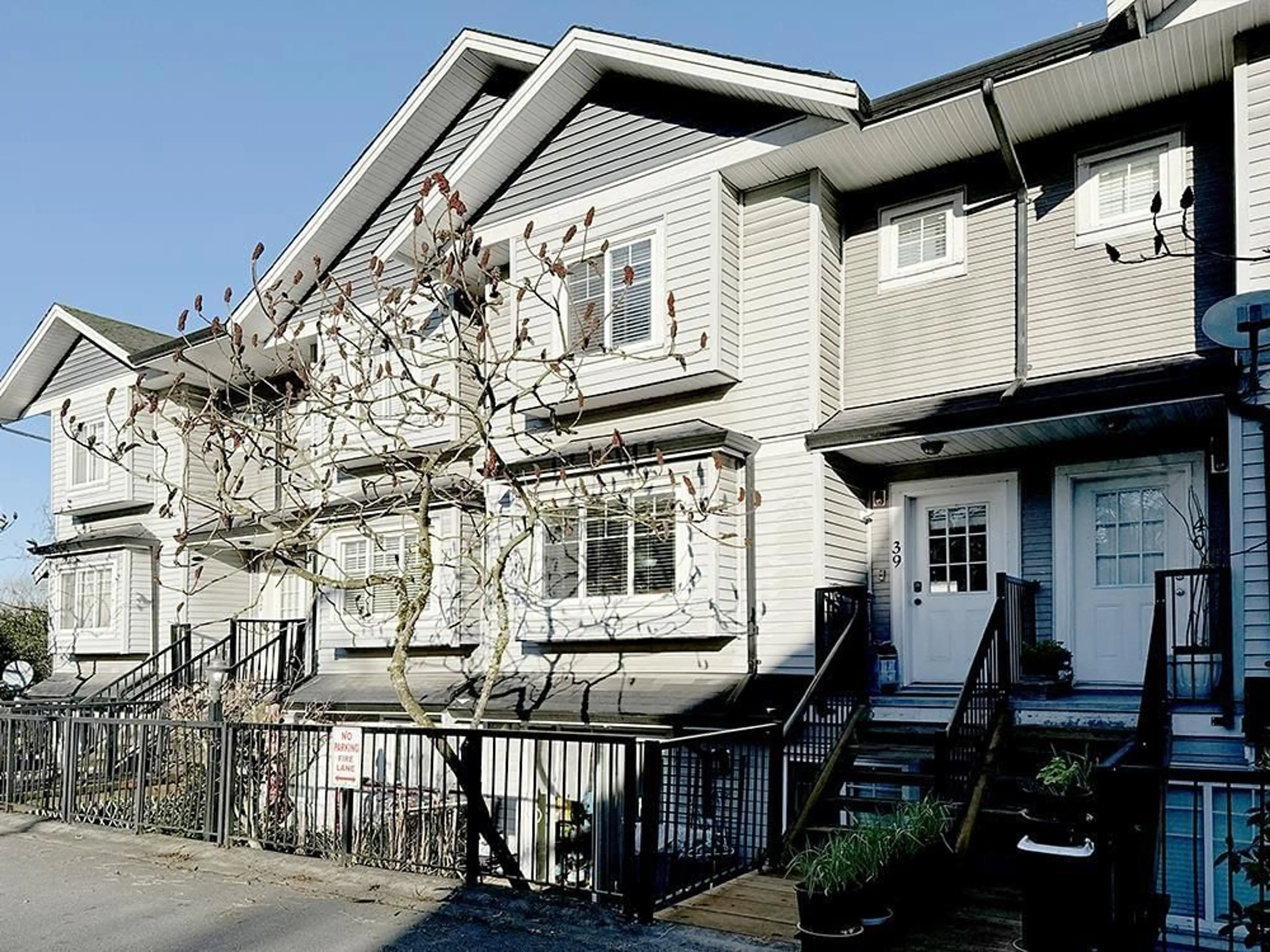 Home with vinyl exterior material, street for 39 - 11255 132 STREET, Surrey British Columbia V3R4R3