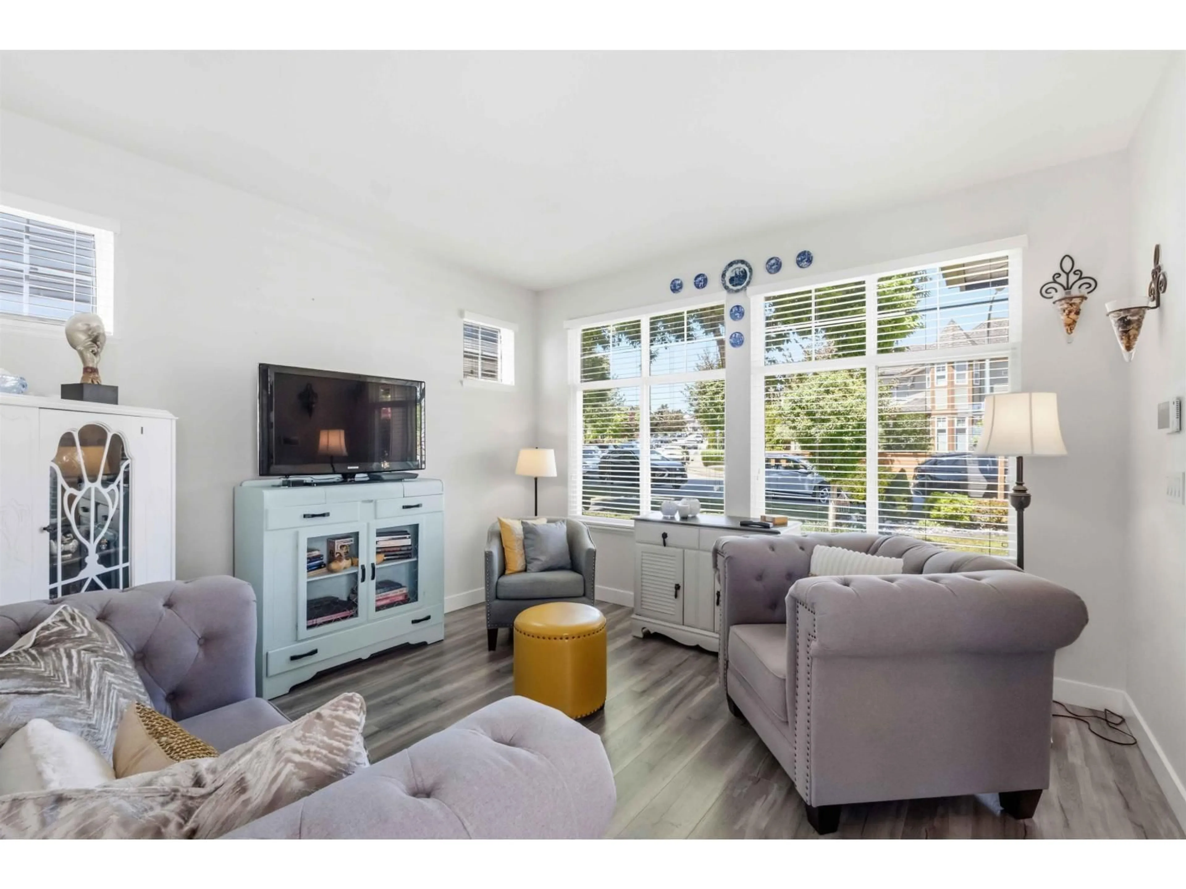 Living room with furniture, unknown for 5666 149A STREET, Surrey British Columbia V3S8X1