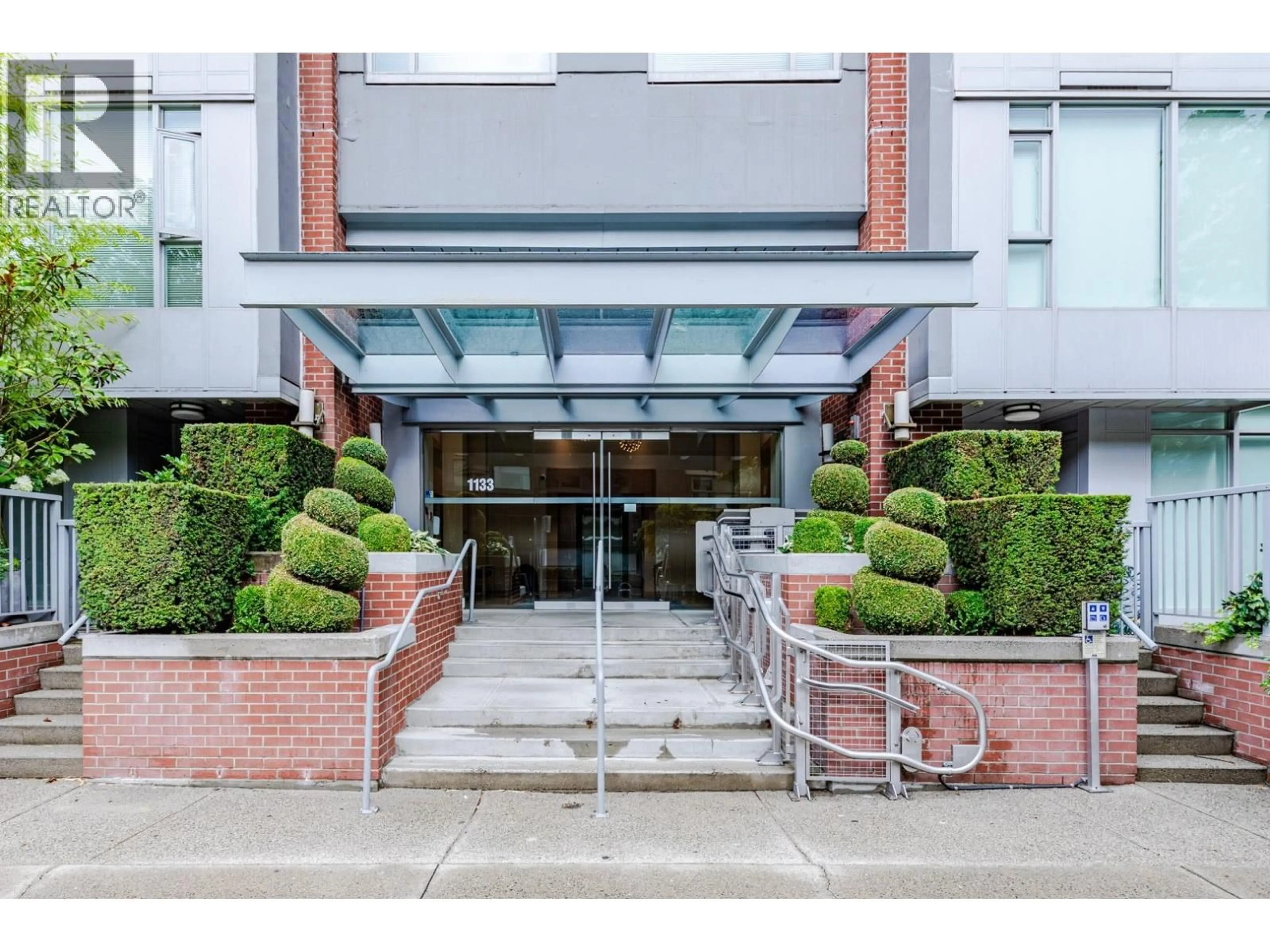 Indoor foyer for 804 - 1133 HOMER STREET, Vancouver British Columbia V6B0B1
