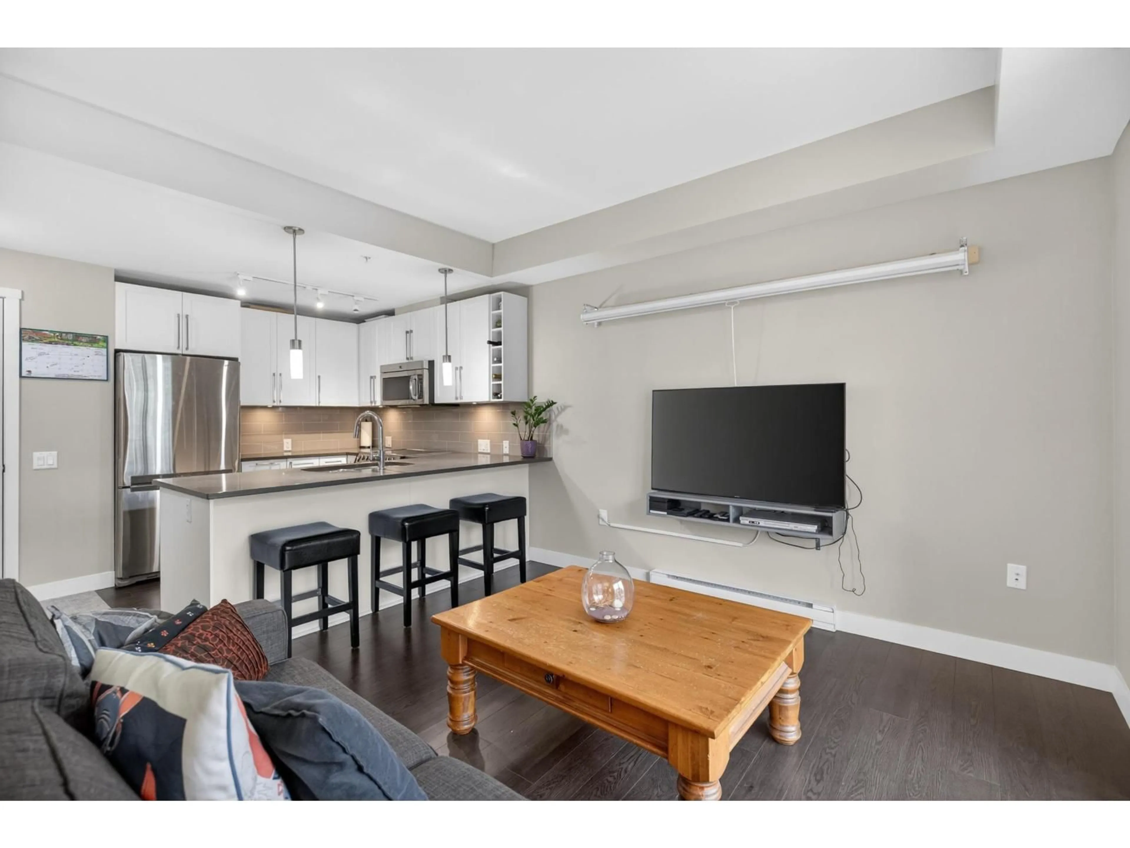 Open concept kitchen, wood/laminate floor for 312 - 14358 60 AVENUE, Surrey British Columbia V3X0G3