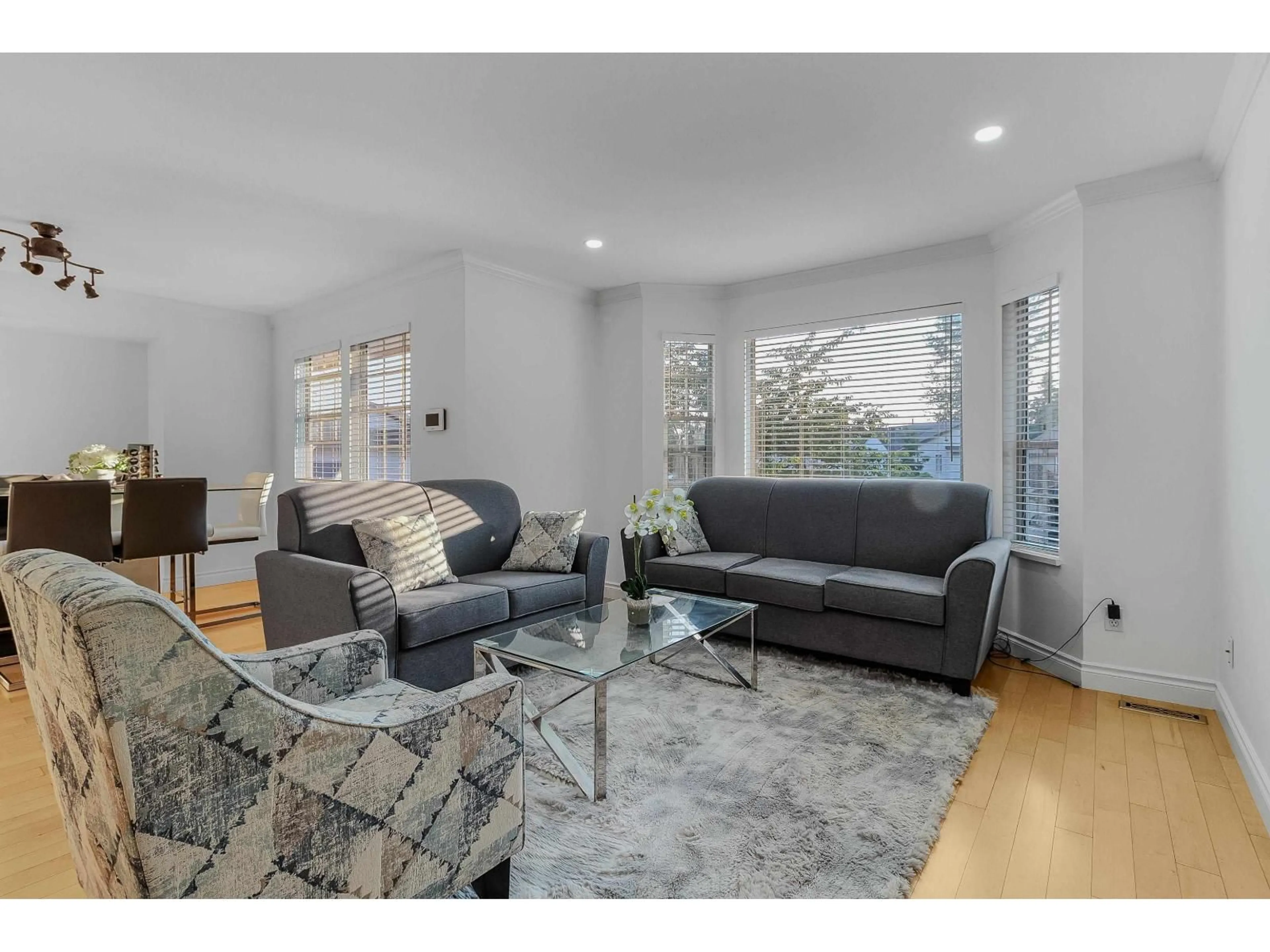 Living room with furniture, unknown for 8496 COX DRIVE, Mission British Columbia V2V6V3