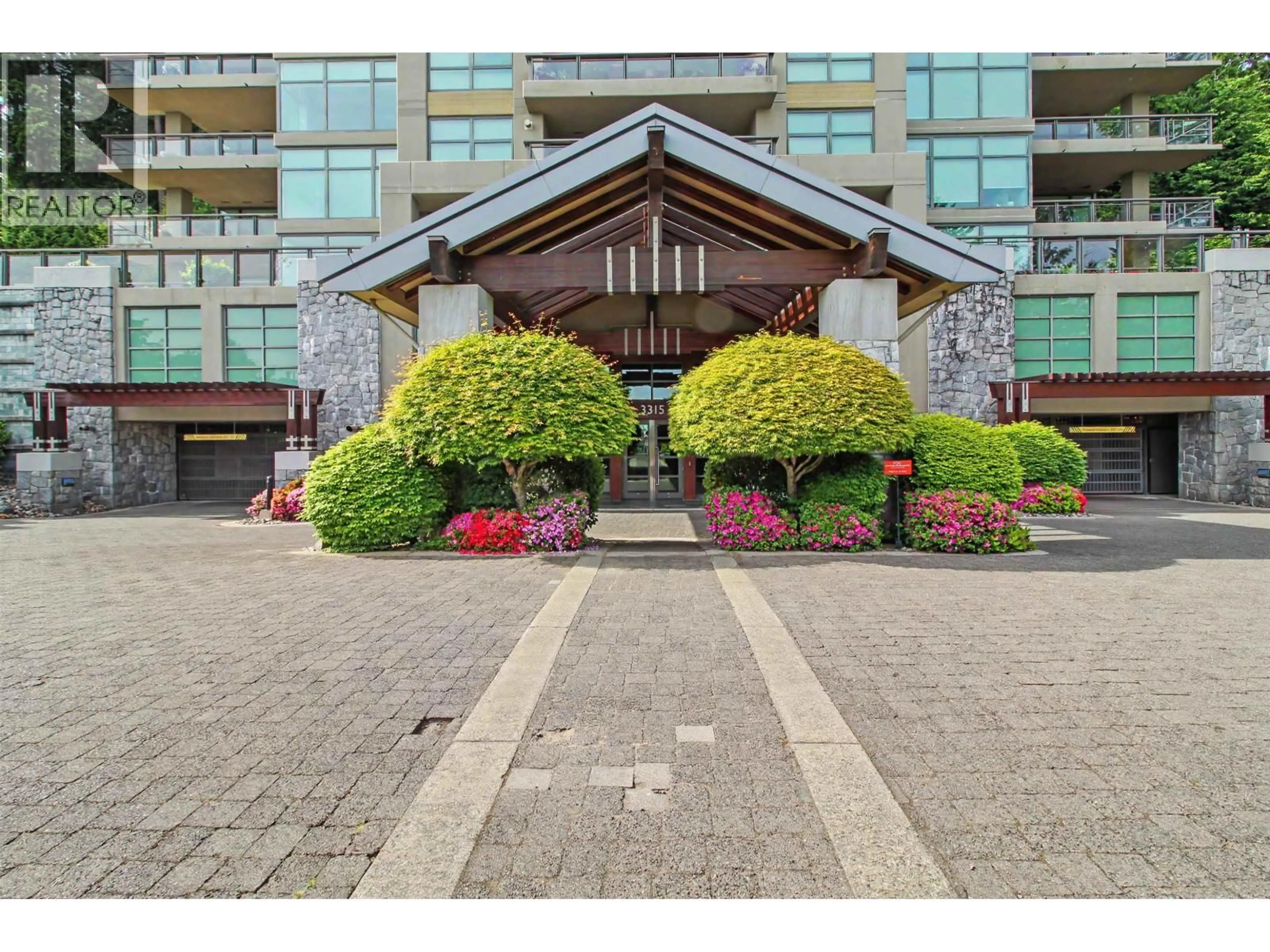 Indoor foyer for 503 - 3315 CYPRESS PLACE, West Vancouver British Columbia V7S3J7
