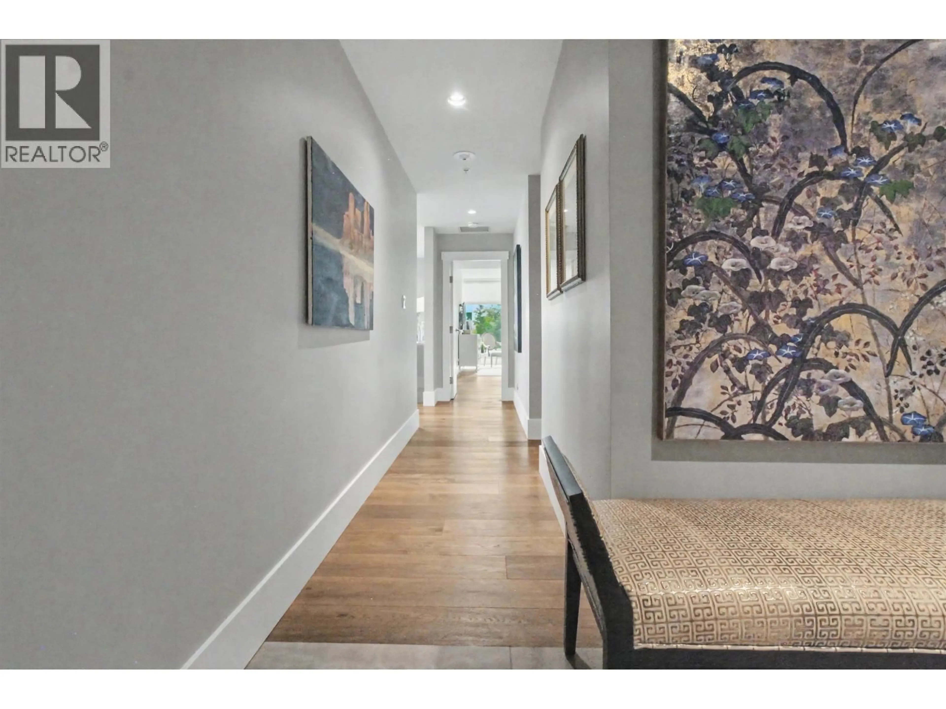 Indoor entryway for 503 - 3315 CYPRESS PLACE, West Vancouver British Columbia V7S3J7