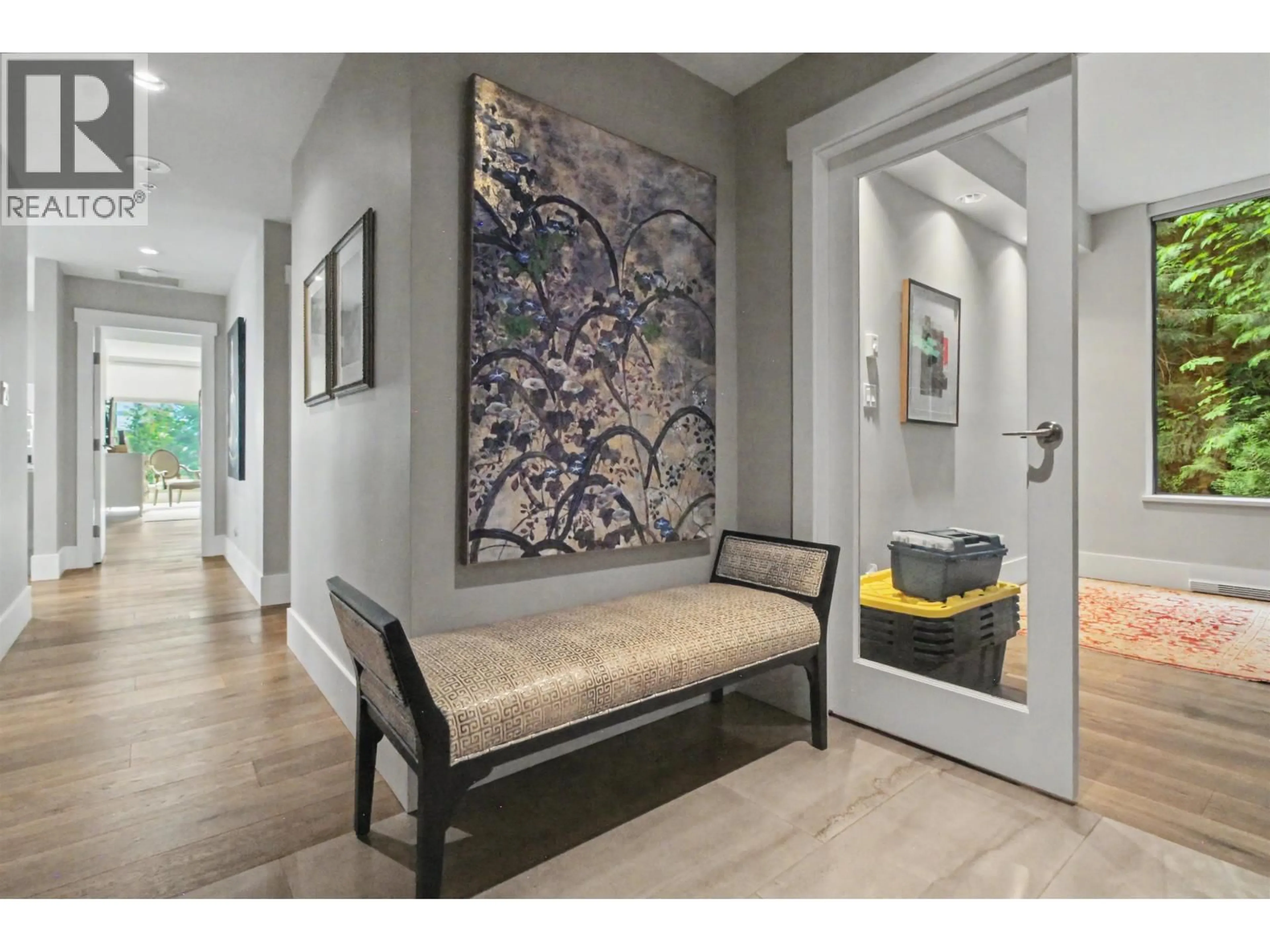 Indoor entryway for 503 - 3315 CYPRESS PLACE, West Vancouver British Columbia V7S3J7