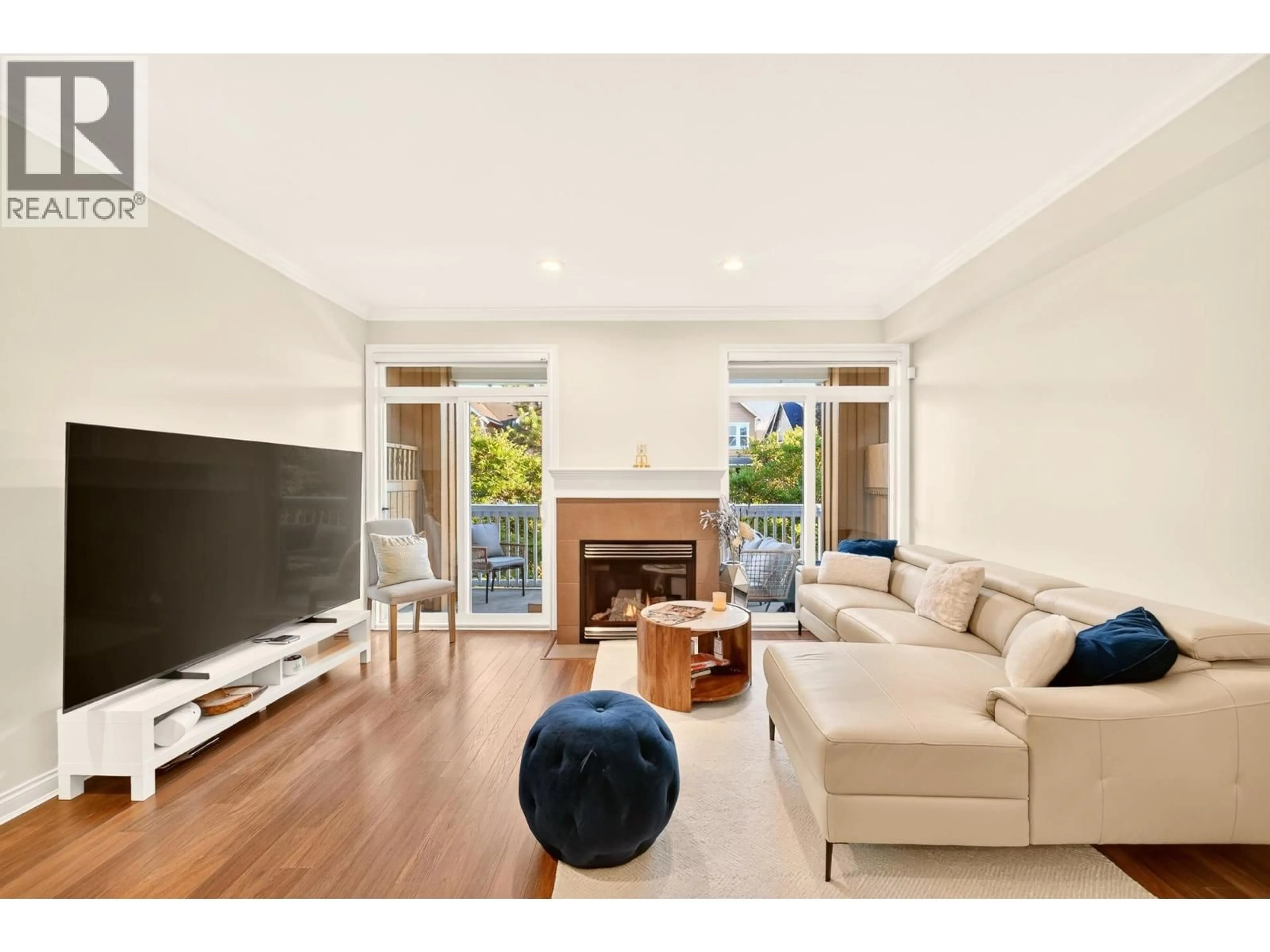 Living room with furniture, wood/laminate floor for 92 - 3088 FRANCIS ROAD, Richmond British Columbia V7C5V9