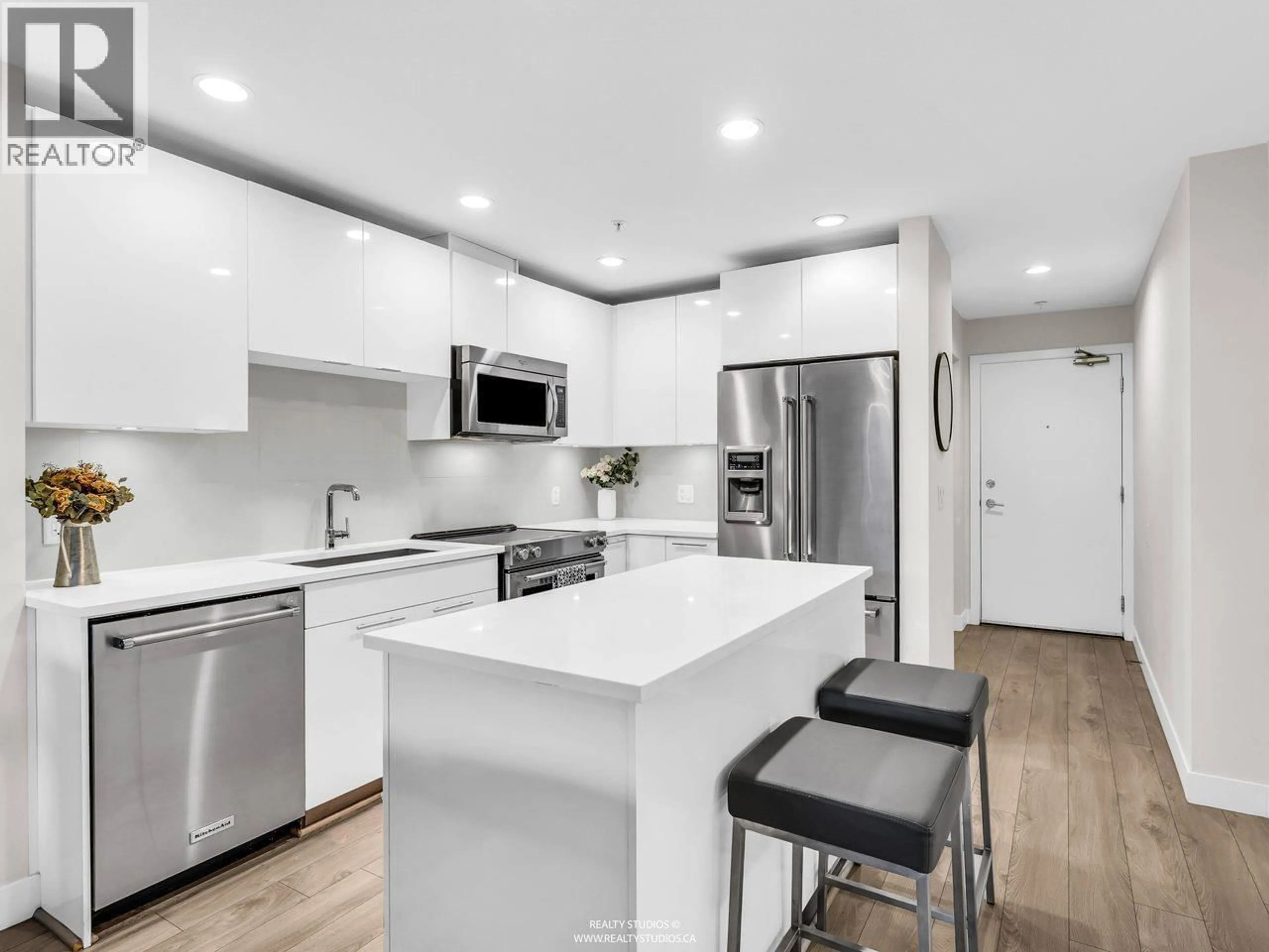 Open concept kitchen, unknown for 117 - 723 3RD STREET, North Vancouver British Columbia V7M0E4