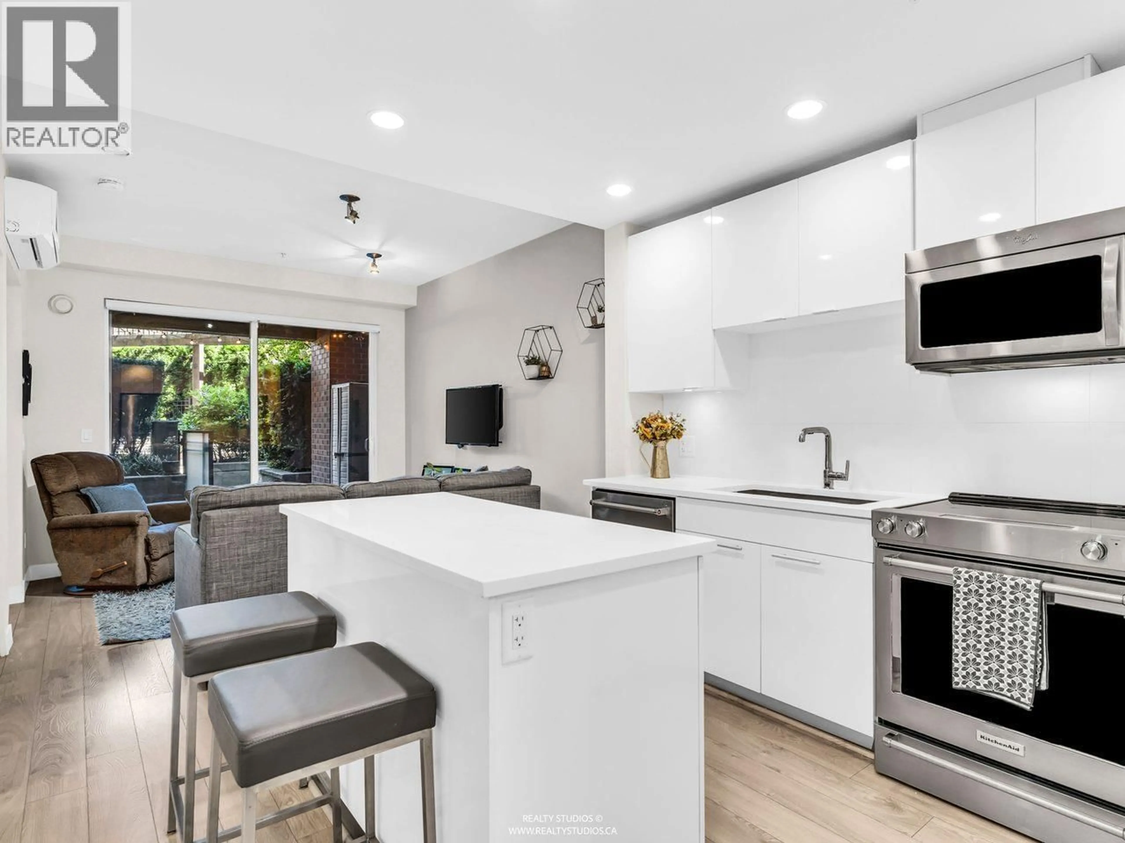Open concept kitchen, unknown for 117 - 723 3RD STREET, North Vancouver British Columbia V7M0E4
