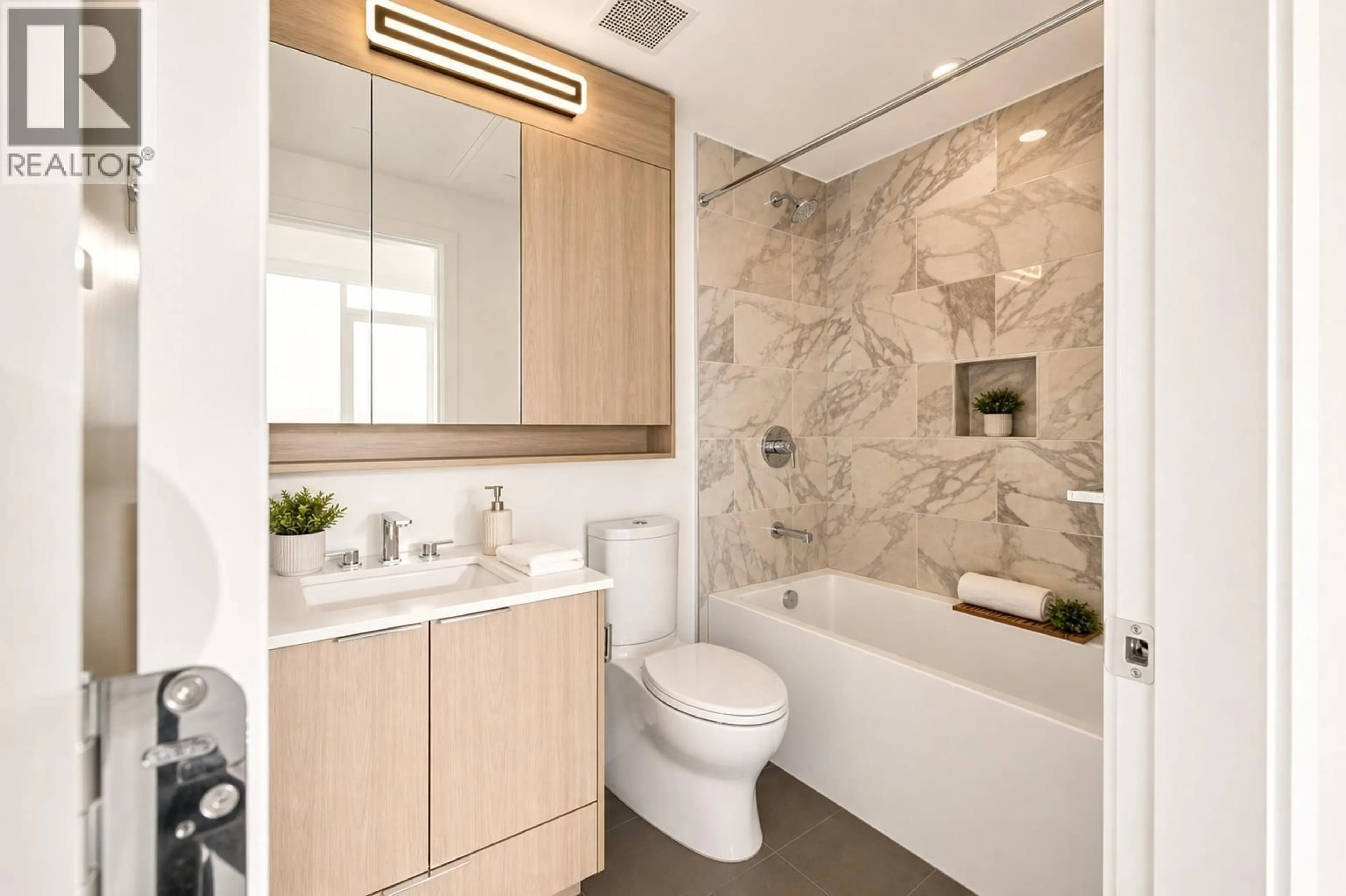 Contemporary bathroom, ceramic/tile floor for 1306 - 901 LOUGHEED HIGHWAY, Coquitlam British Columbia V3K3T3