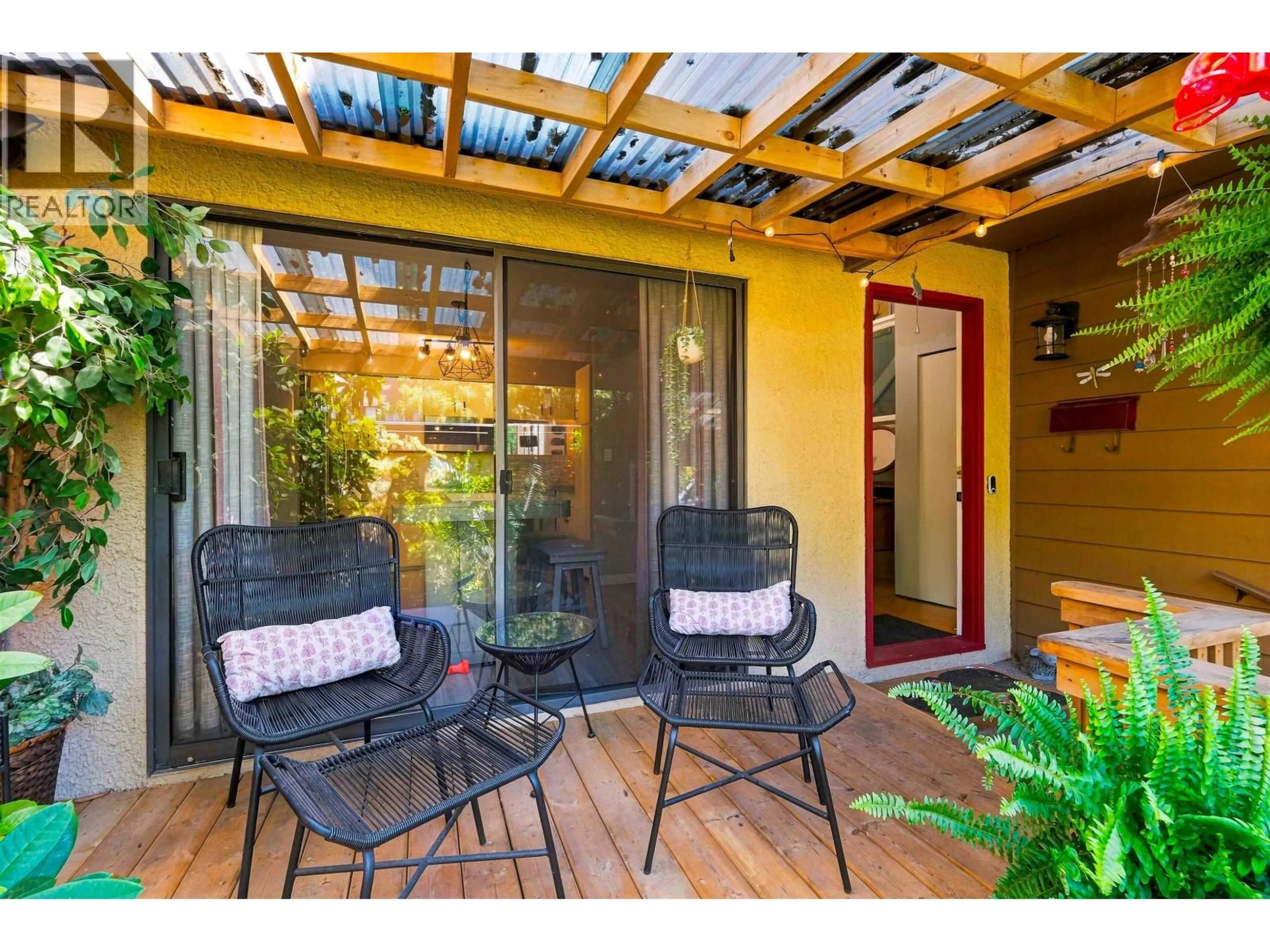 Patio, street for 4698 GARDEN GROVE DRIVE, Burnaby British Columbia V5G3V3