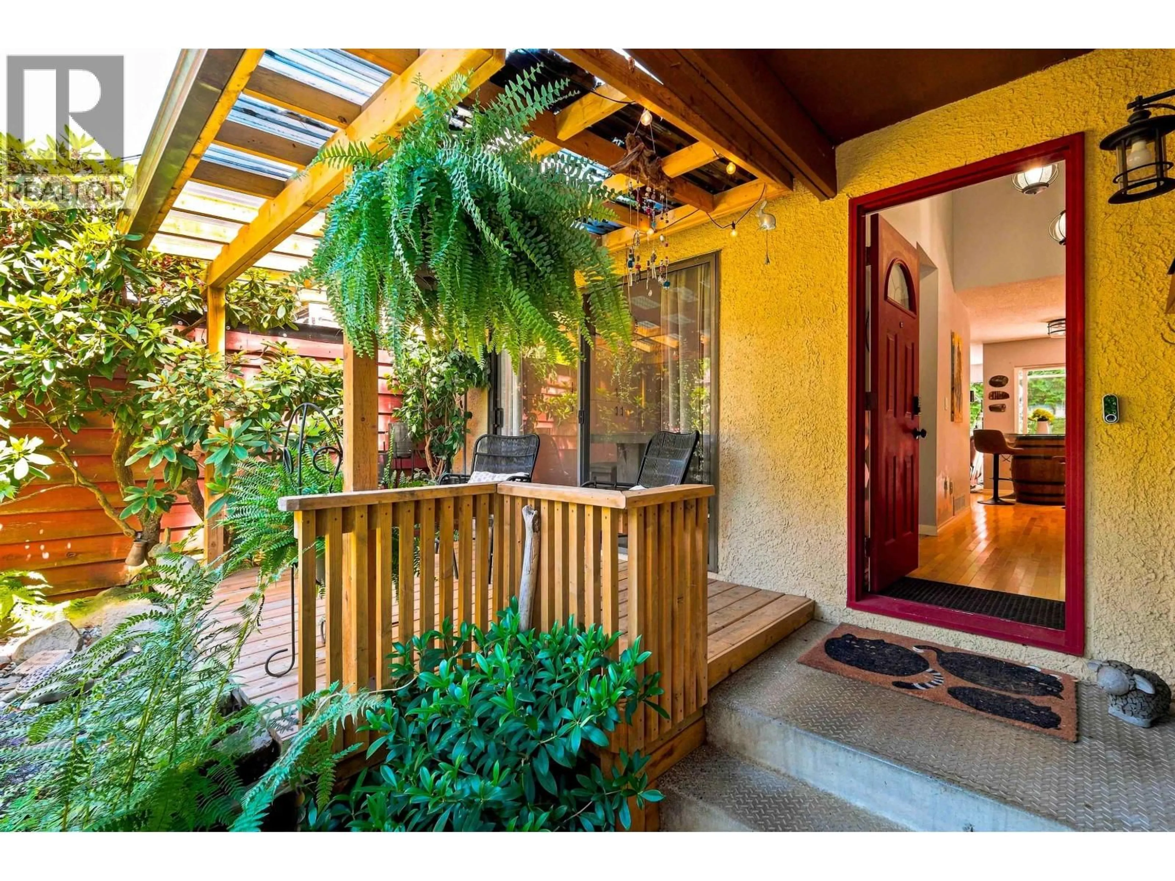 Indoor entryway for 4698 GARDEN GROVE DRIVE, Burnaby British Columbia V5G3V3