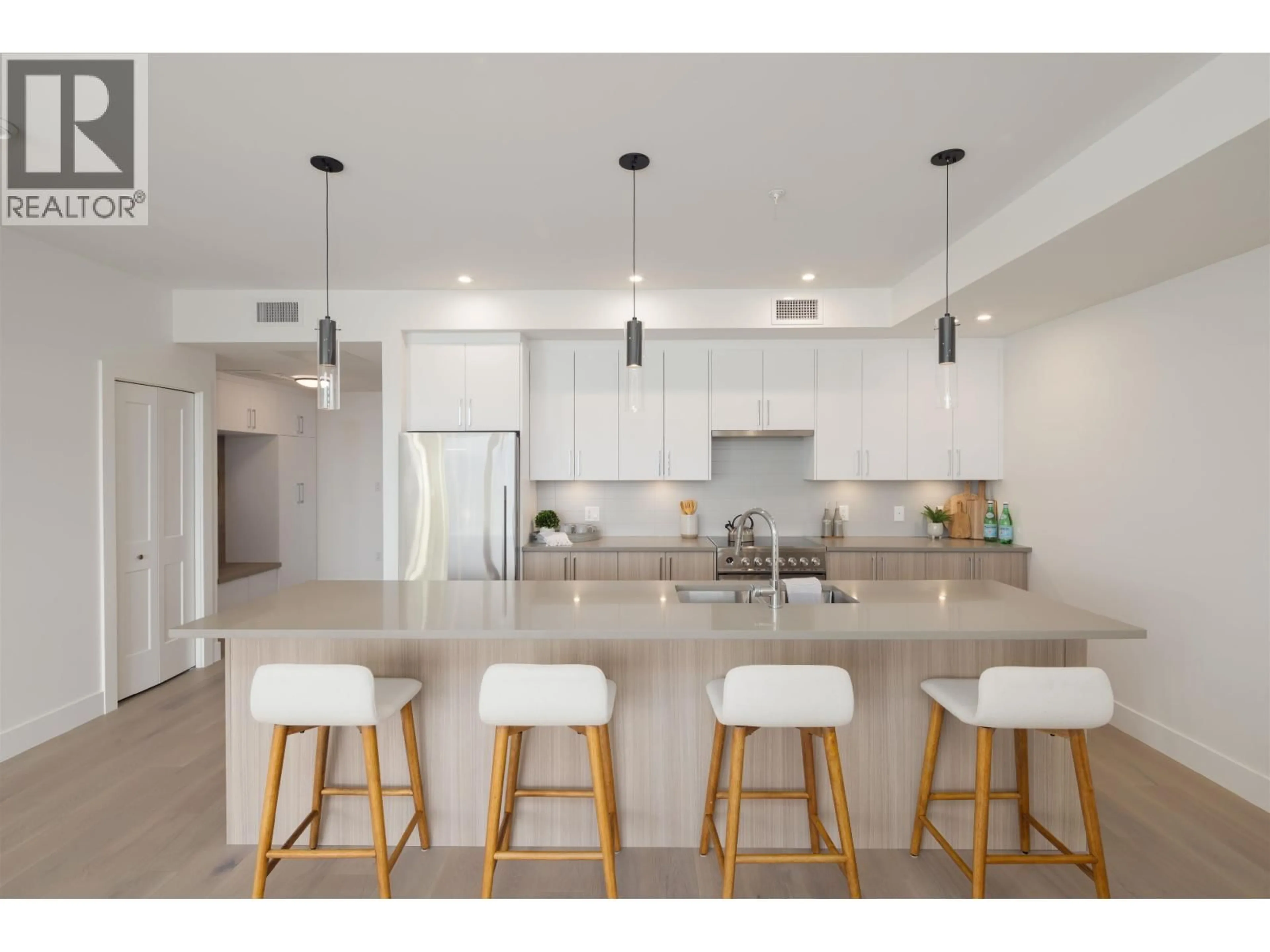 Contemporary kitchen, unknown for 307 - 3405 MAMQUAM ROAD, Squamish British Columbia V8B1E4