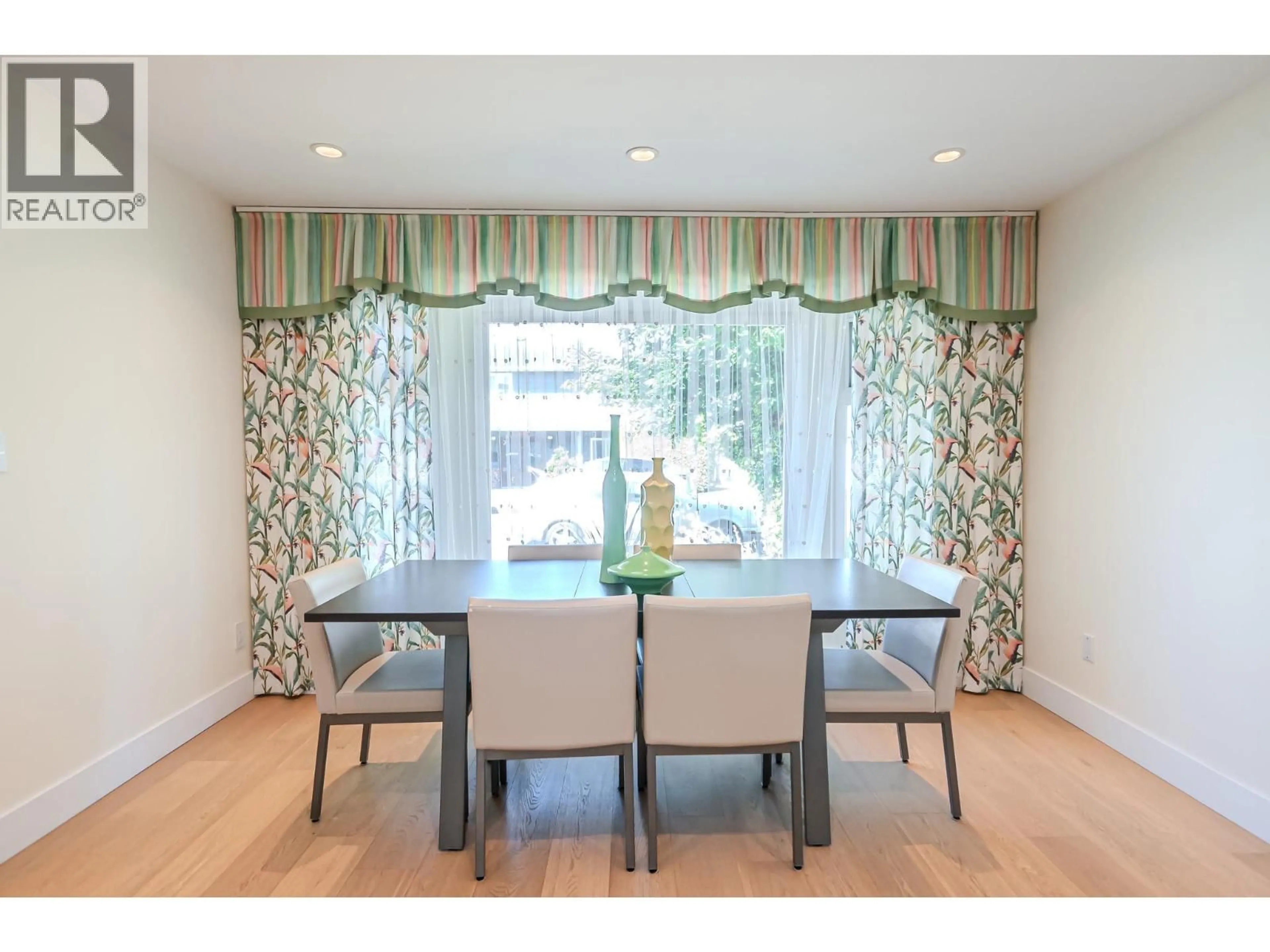 Dining room, wood/laminate floor for 10280 HOLLYWELL DRIVE, Richmond British Columbia V7E5C9