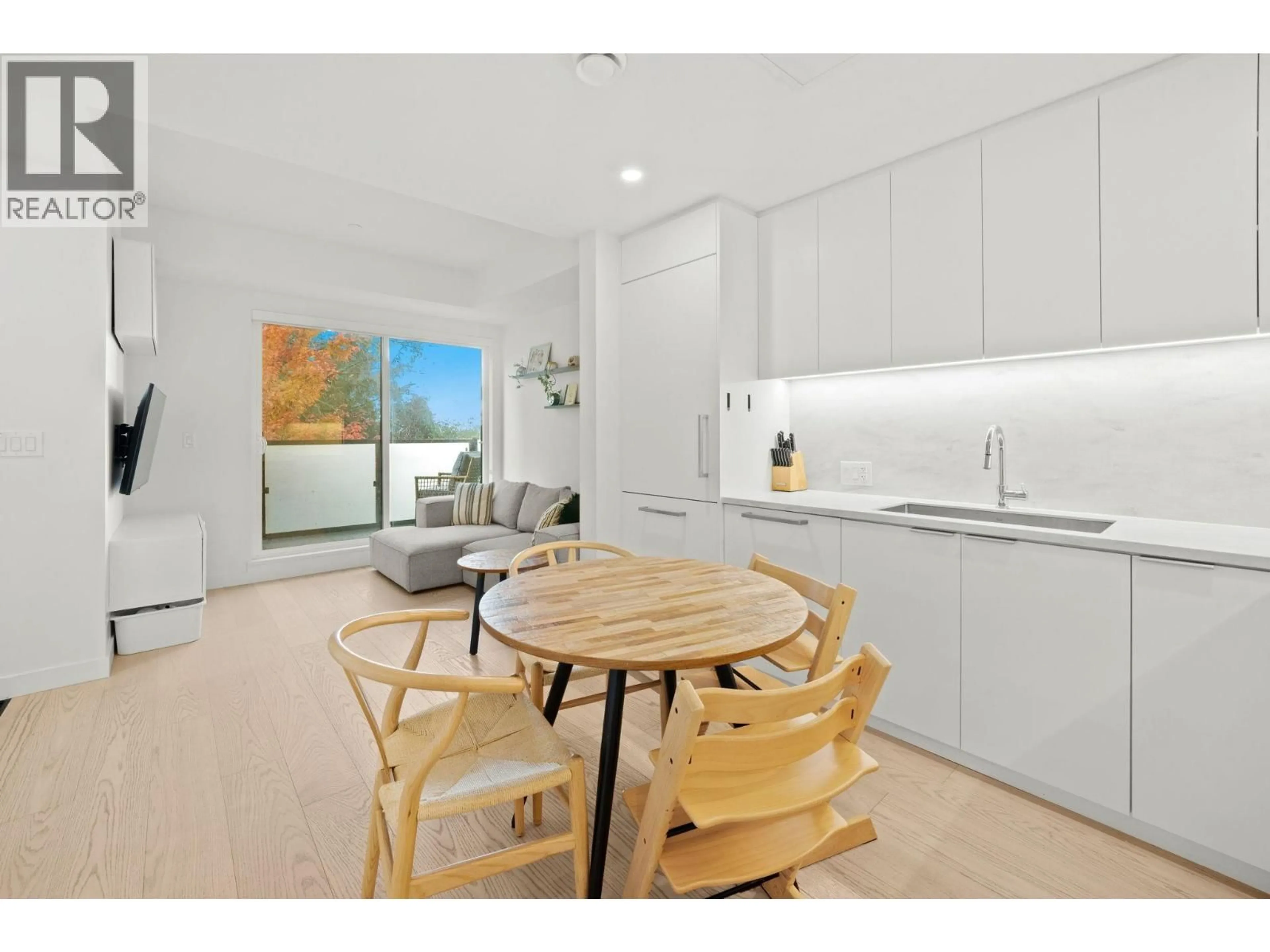 Open concept kitchen, unknown for 107 - 650 2ND STREET, North Vancouver British Columbia V7L1E3