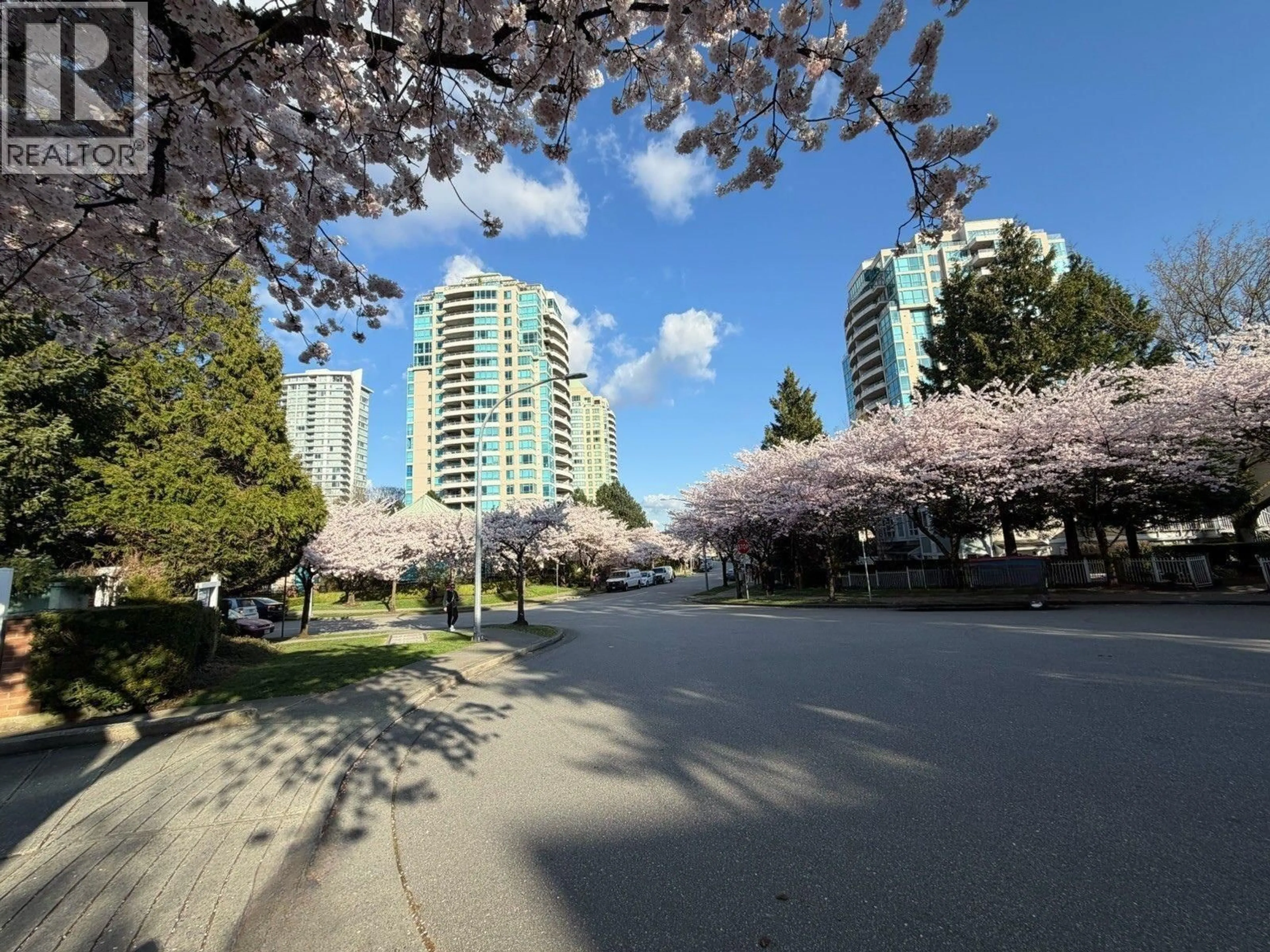Patio, street for 13 - 6577 SOUTHOAKS CRESCENT, Burnaby British Columbia V5E4J9