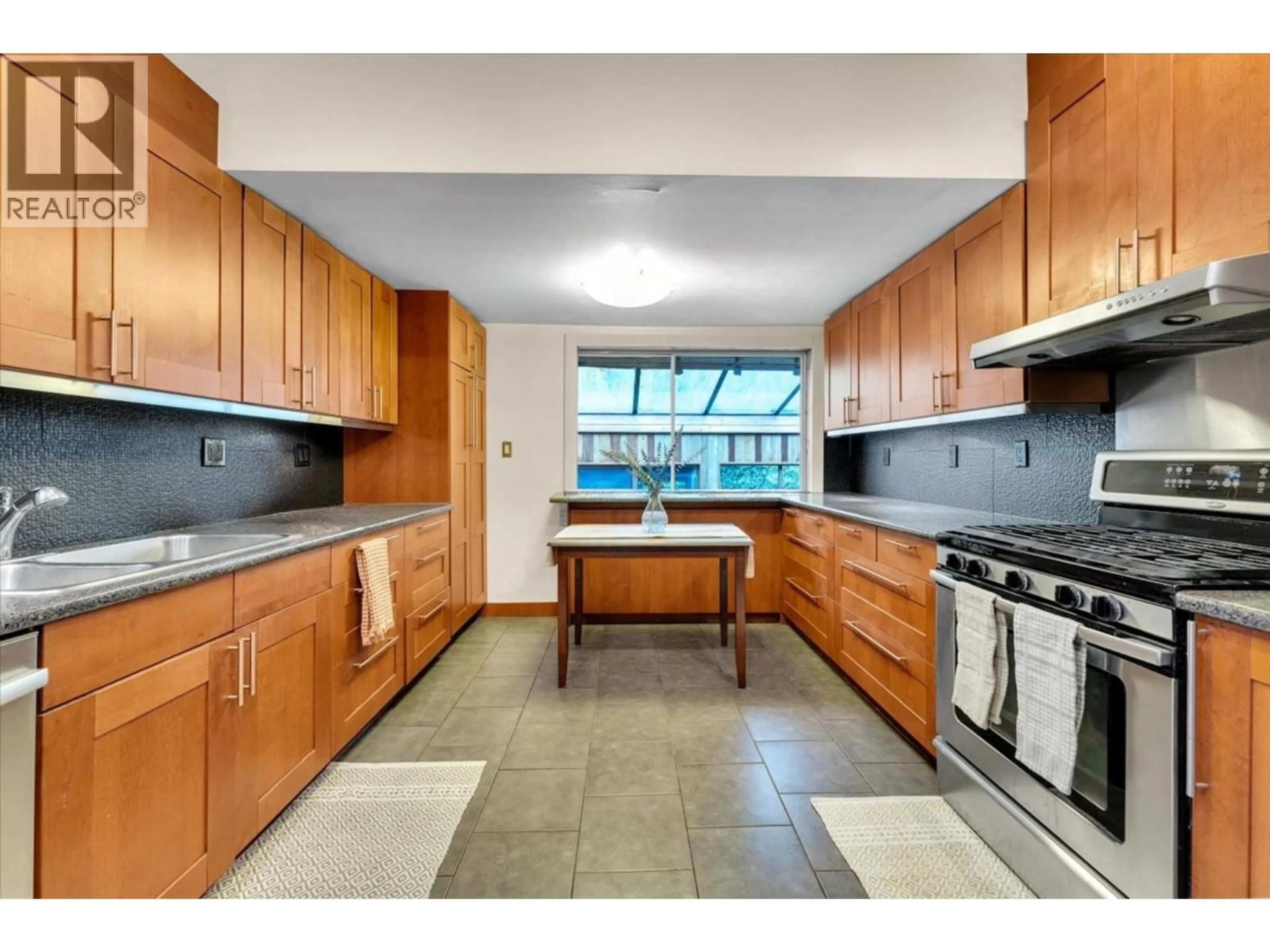 Standard kitchen, ceramic/tile floor for 360 KEITH ROAD, West Vancouver British Columbia V7T1L7