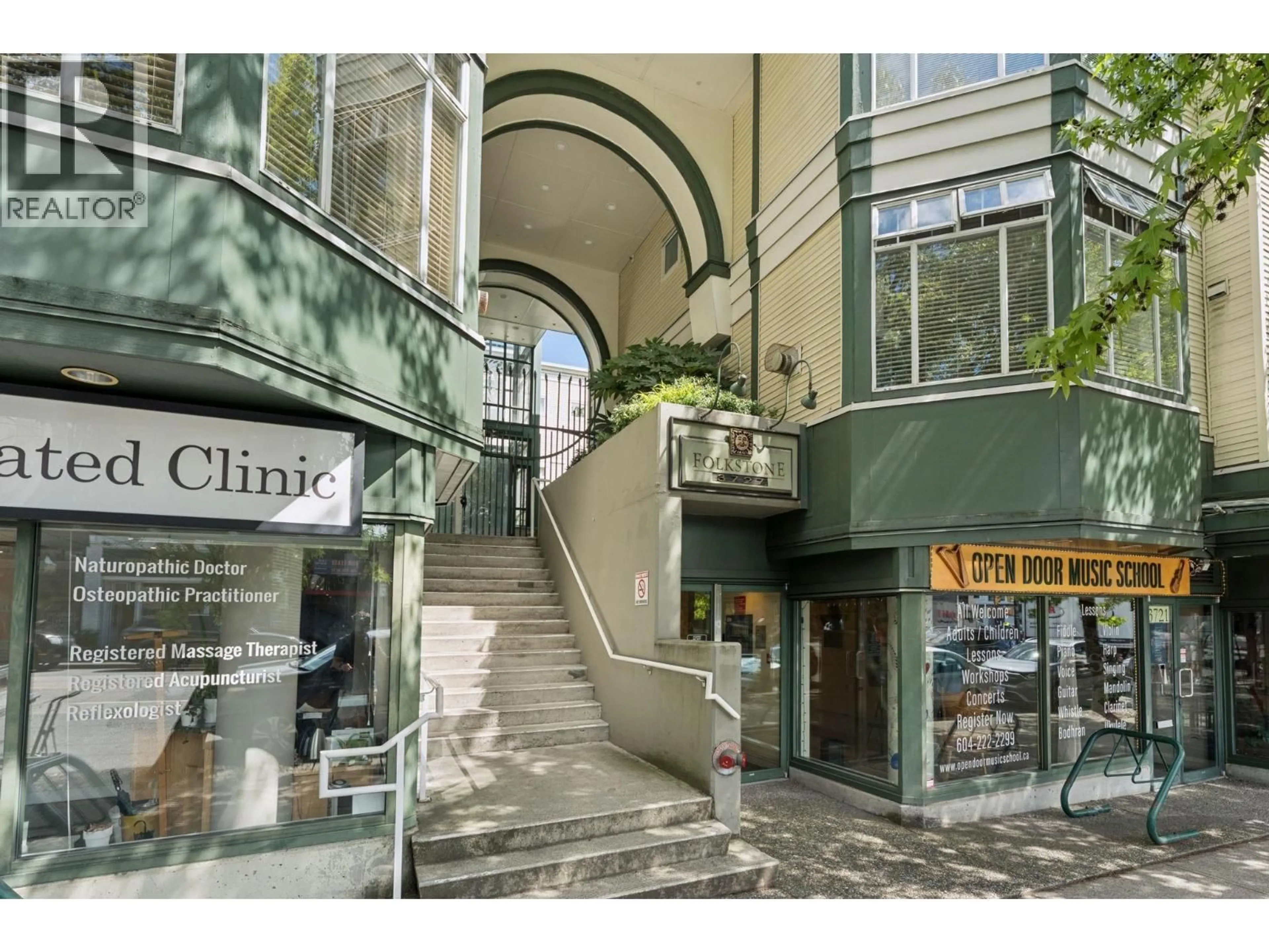 Indoor foyer for 410 - 3727 10TH AVENUE, Vancouver British Columbia V6R2G5