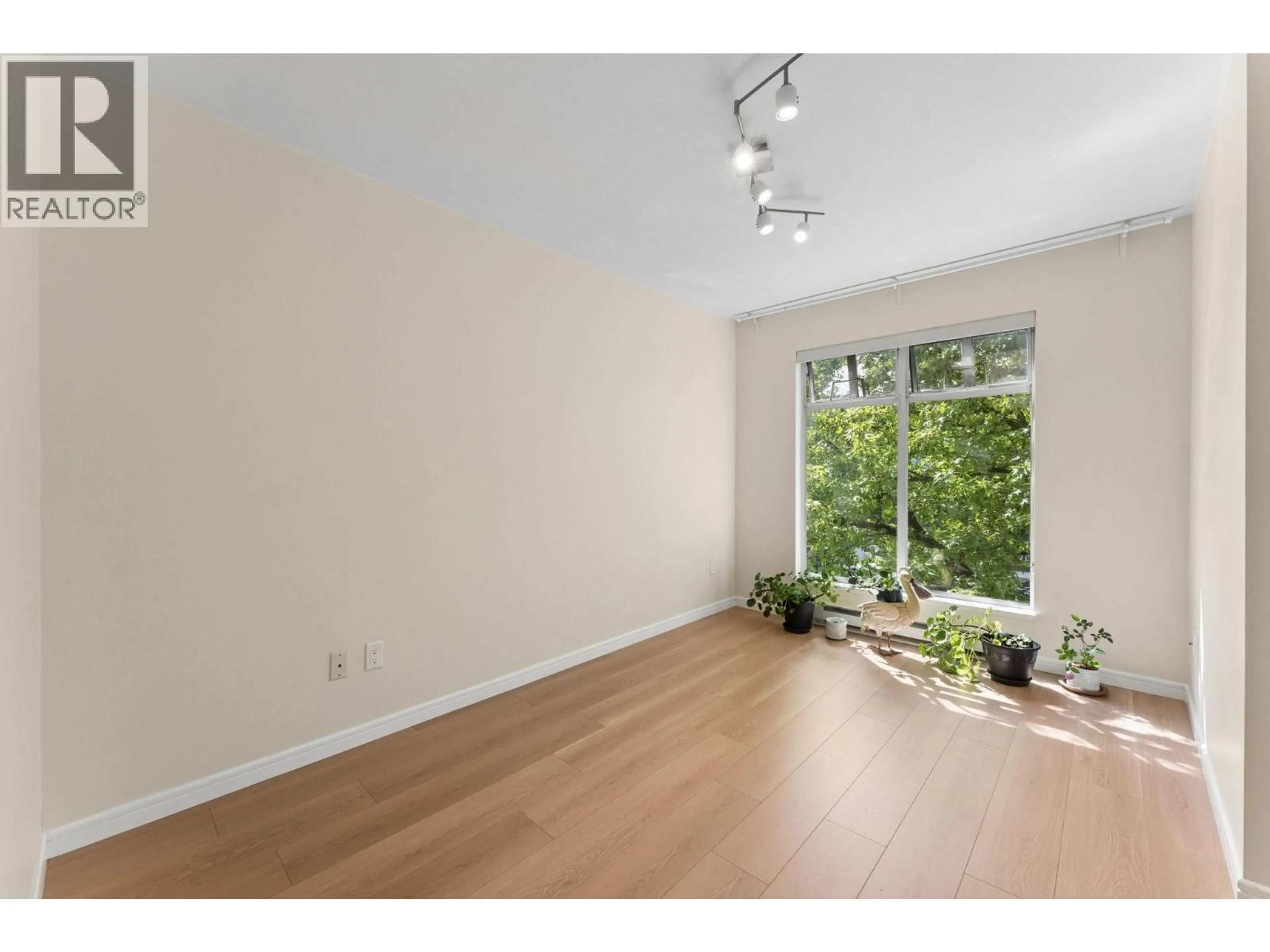 A pic of a room for 410 - 3727 10TH AVENUE, Vancouver British Columbia V6R2G5