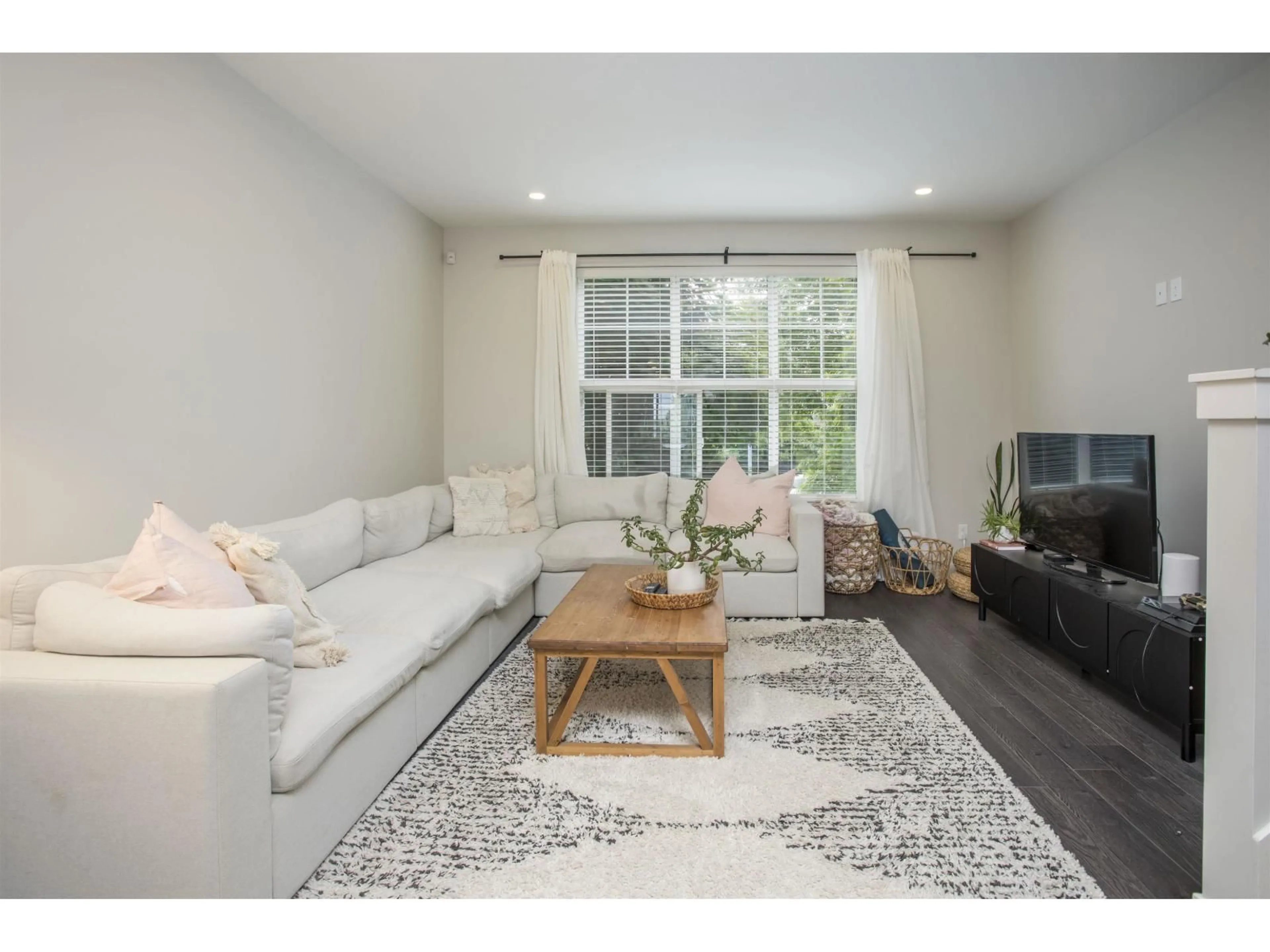 Living room with furniture, unknown for 43 - 2469 164 STREET, Surrey British Columbia V3Z3T4
