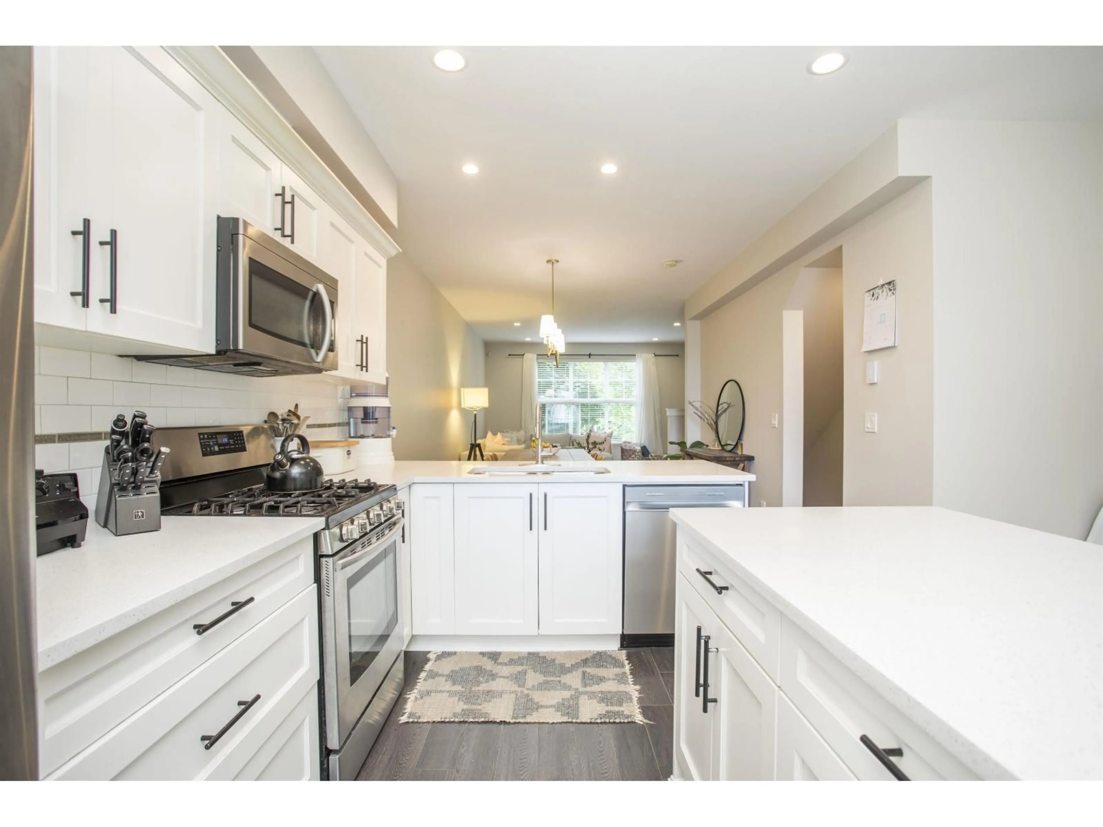 Open concept kitchen, ceramic/tile floor for 43 - 2469 164 STREET, Surrey British Columbia V3Z3T4
