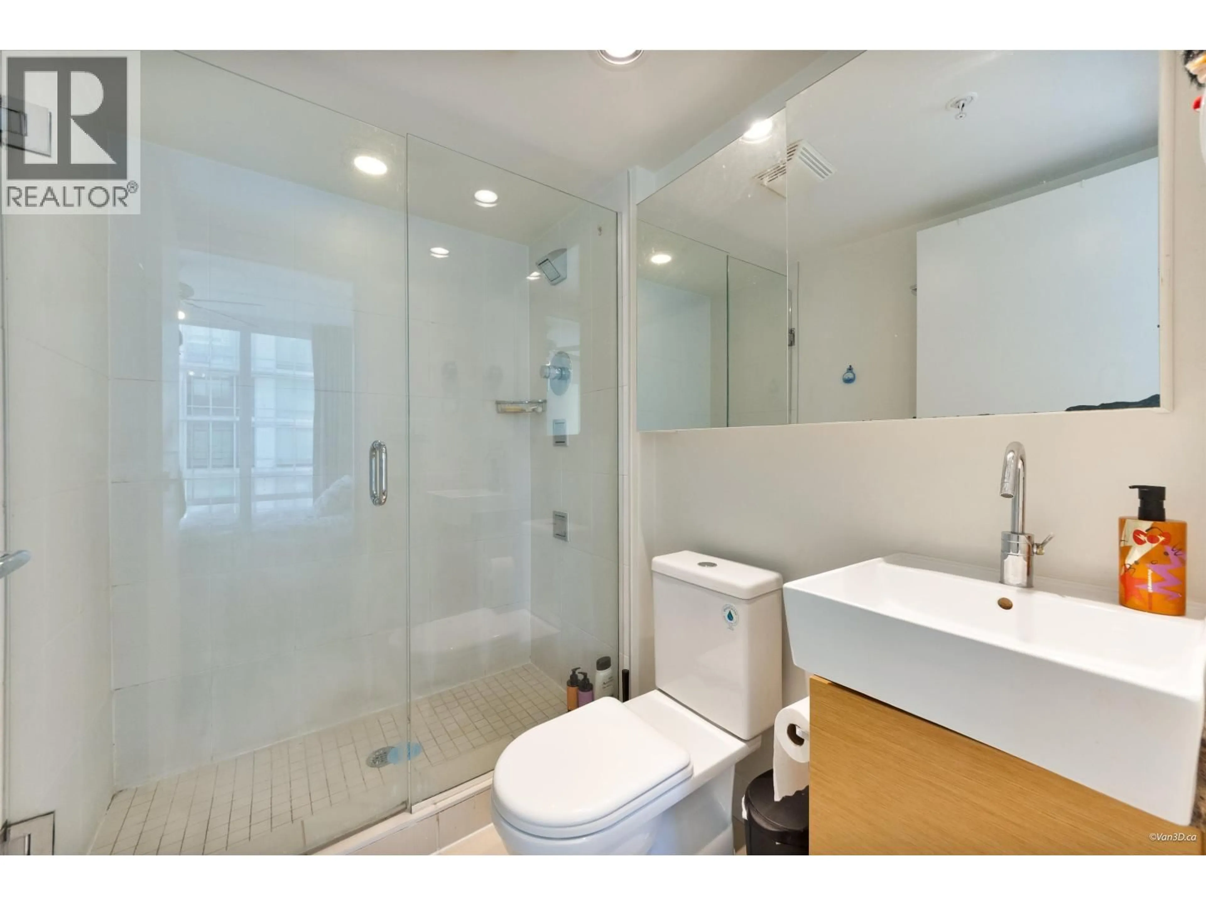 Standard bathroom, ceramic/tile floor for 1501 - 565 SMITHE STREET, Vancouver British Columbia V6B0E4