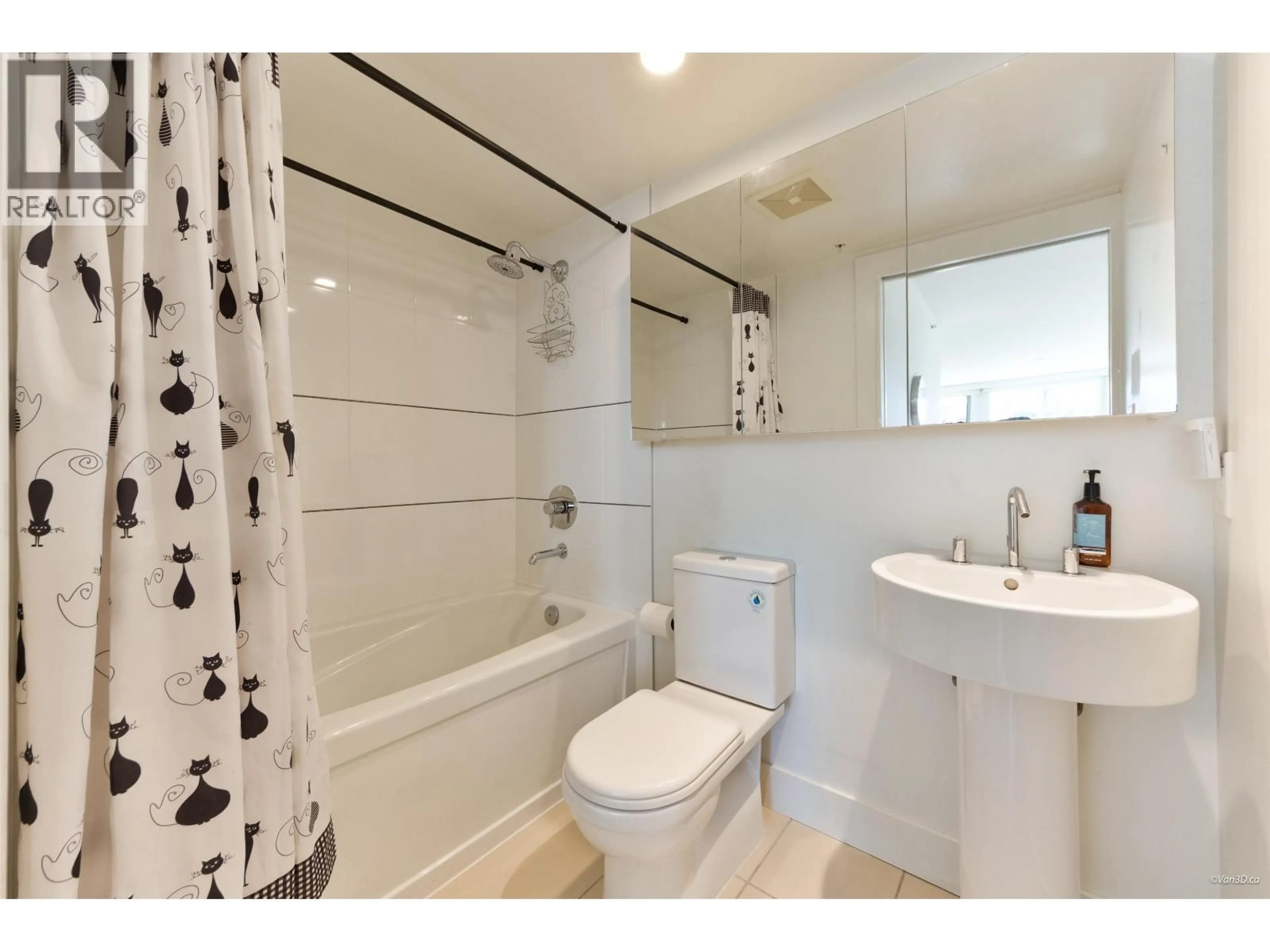 Standard bathroom, ceramic/tile floor for 1501 - 565 SMITHE STREET, Vancouver British Columbia V6B0E4