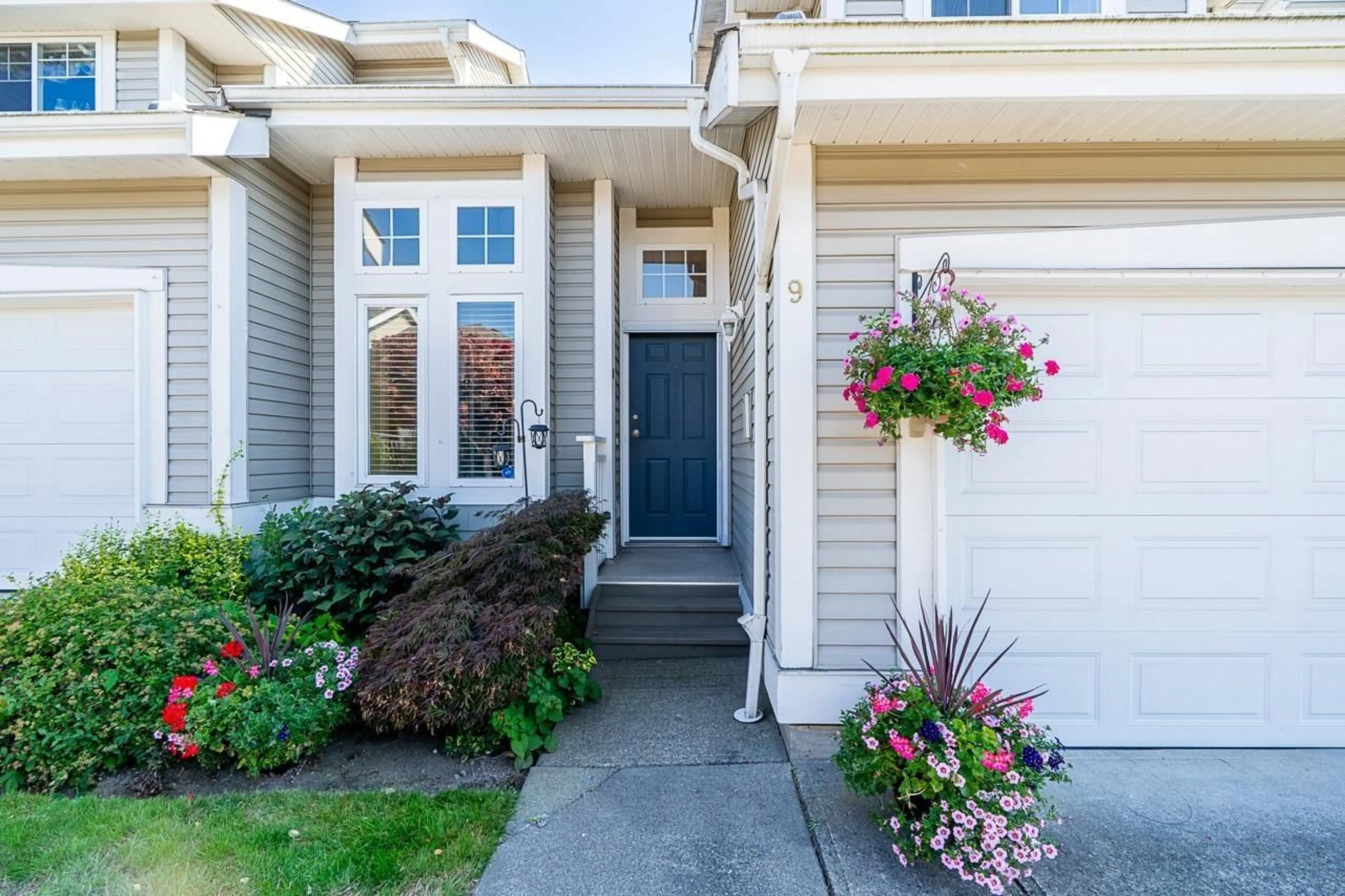 Indoor entryway for 9 - 20788 87 AVENUE, Langley British Columbia V1M3W7