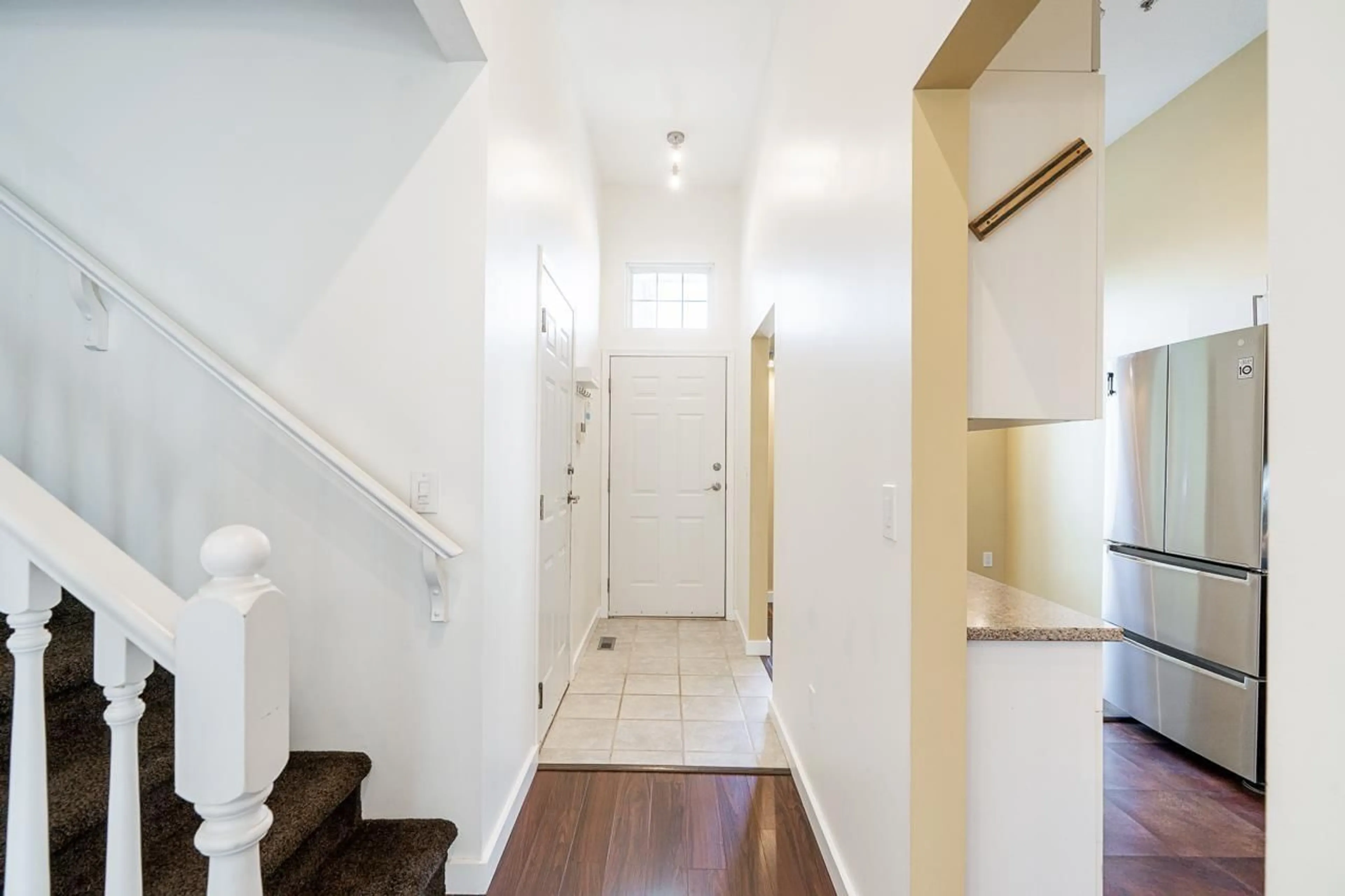 Indoor entryway for 9 - 20788 87 AVENUE, Langley British Columbia V1M3W7