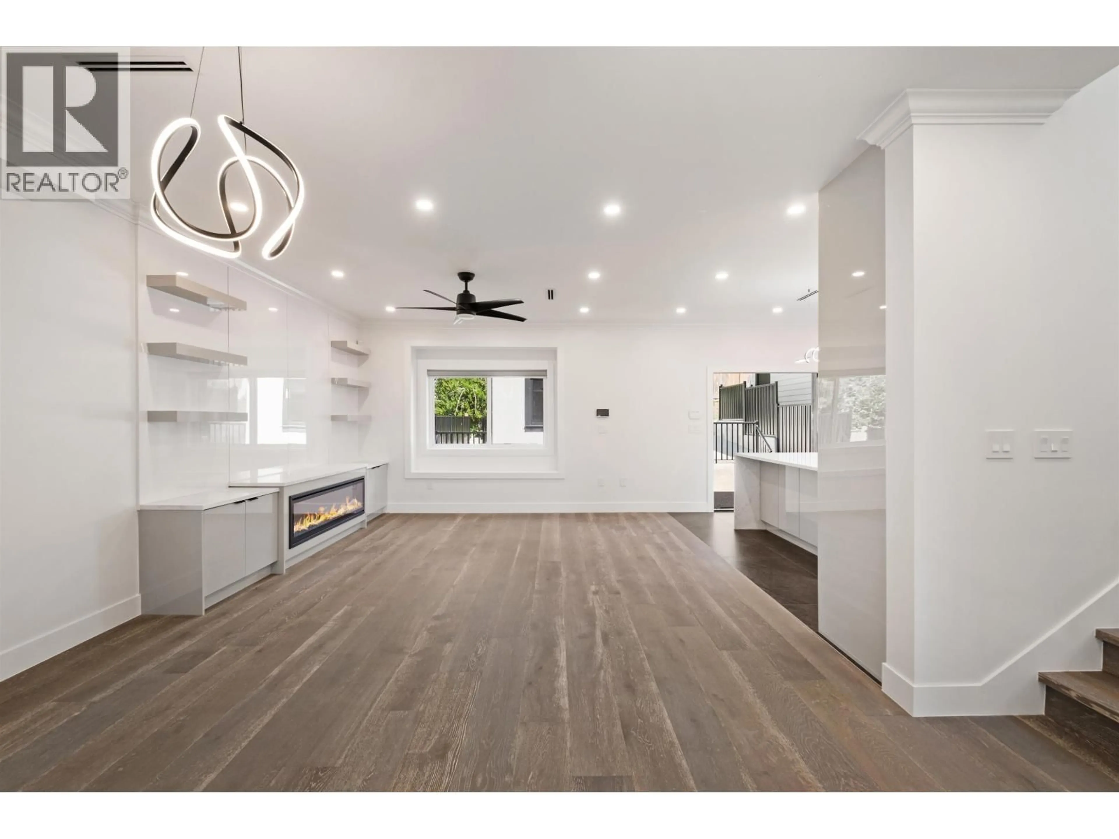 Open concept kitchen, unknown for 812 MONTROYAL BOULEVARD, North Vancouver British Columbia V7R2G6