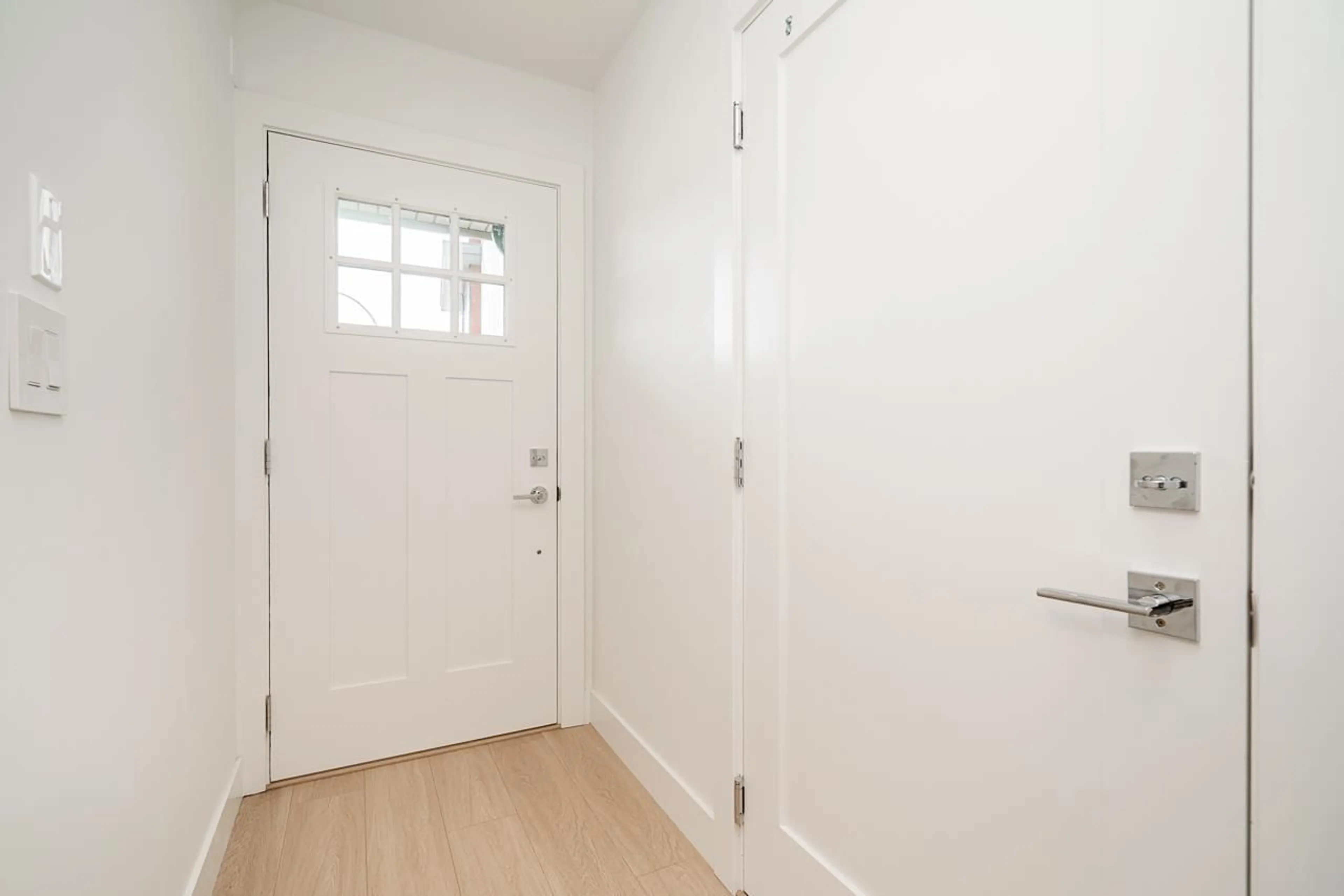 Indoor entryway for 107 - 5330 198 STREET, Langley British Columbia V3A1G1